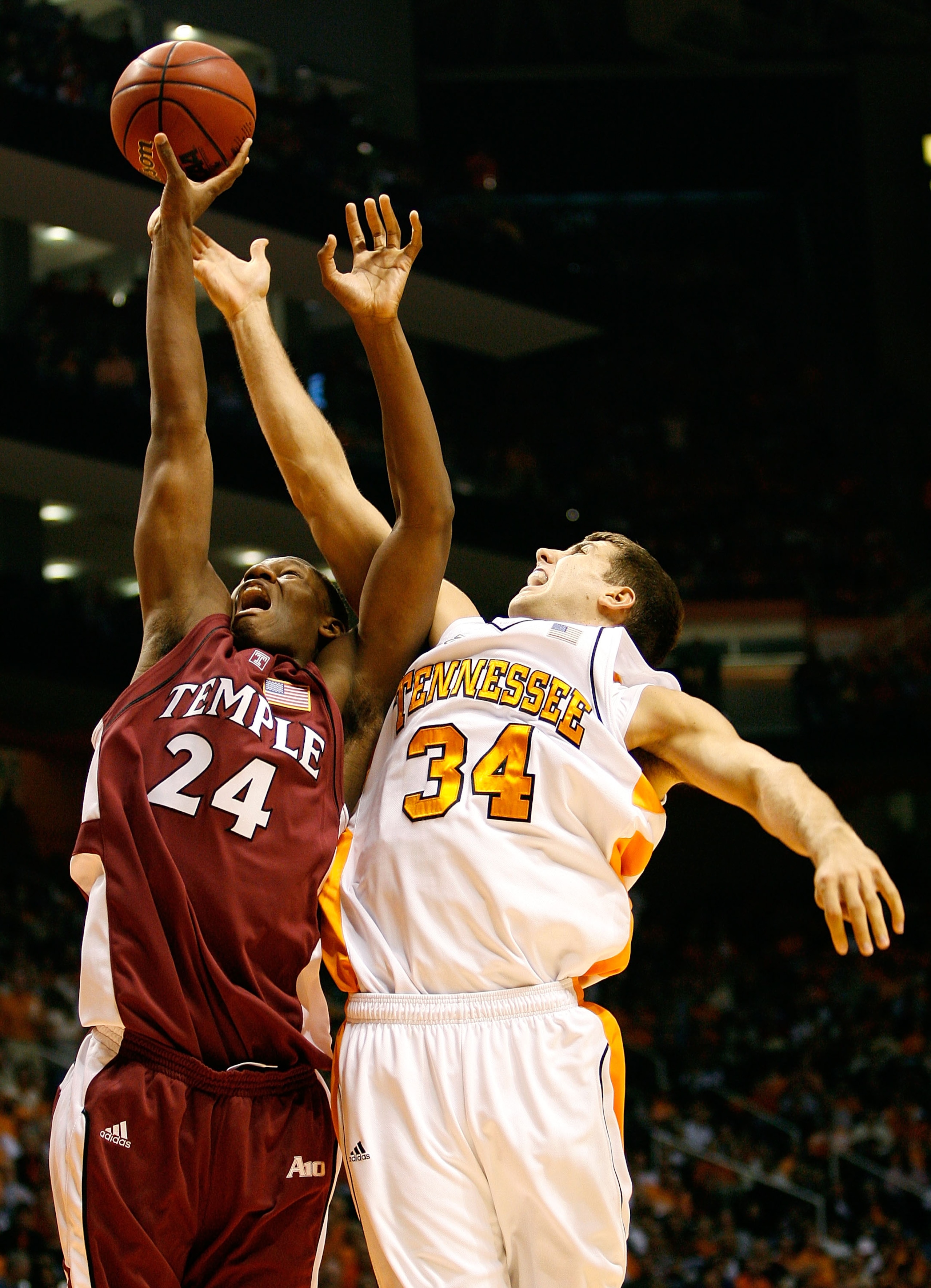 KNOXVILLE, TN - NOVEMBER 9:  Lavoy Allen #24 of the Temple Owls battles for a rebound against Ryan Childress #34 of the Tennessee Volunteers during the second half at Thompson-Boling Arena November 9, 2007 in Knoxville, Tennessee. Tennessee defeated Templ