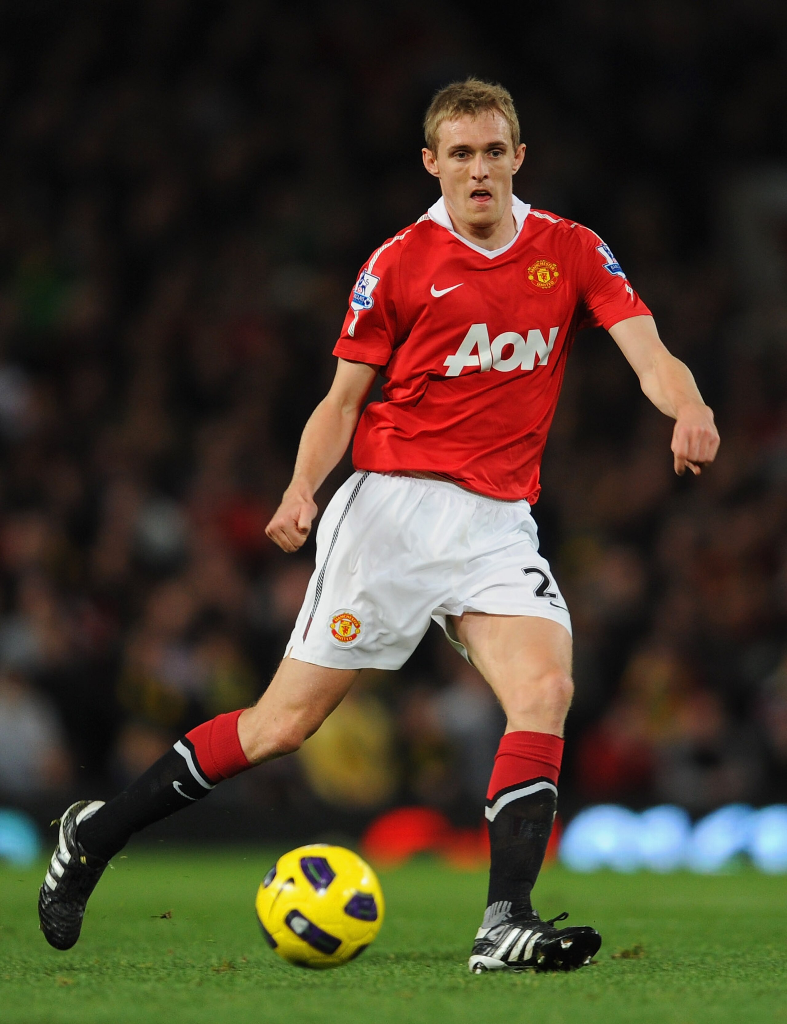 MANCHESTER, ENGLAND - OCTOBER 30: Darren Fletcher of Manchester United playes the ball during the Barclays Premier League match between Manchester United and Tottenham Hotspur at Old Trafford on October 30, 2010 in Manchester, England.  (Photo by Michael 