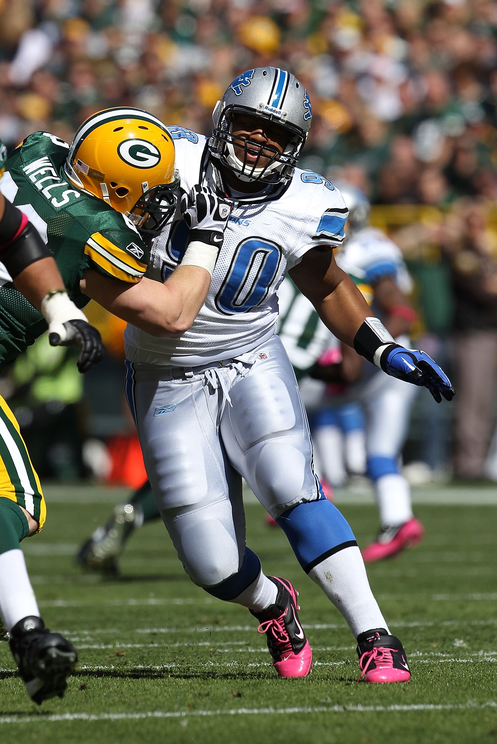 GREEN BAY, WI - OCTOBER 03: Ndamukong Suh #90 of the Detroit Lions rushes against Scott Wells #63 of the Green Bay Packers at Lambeau Field on October 3, 2010 in Green Bay, Wisconsin. The Packers defeated the Lions 28-26. (Photo by Jonathan Daniel/Getty I