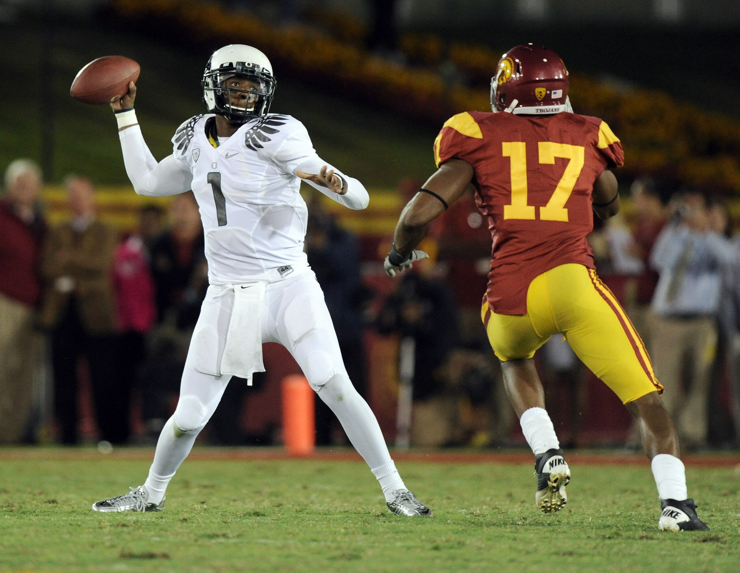 LOS ANGELES, CA - OCTOBER 30:  Darron Thomas #1 of the Oregon Ducks passes in front of Michael Morgan #17 of the USC Trojans during the second quarter at Los Angeles Memorial Coliseum on October 30, 2010 in Los Angeles, California.  (Photo by Harry How/Ge