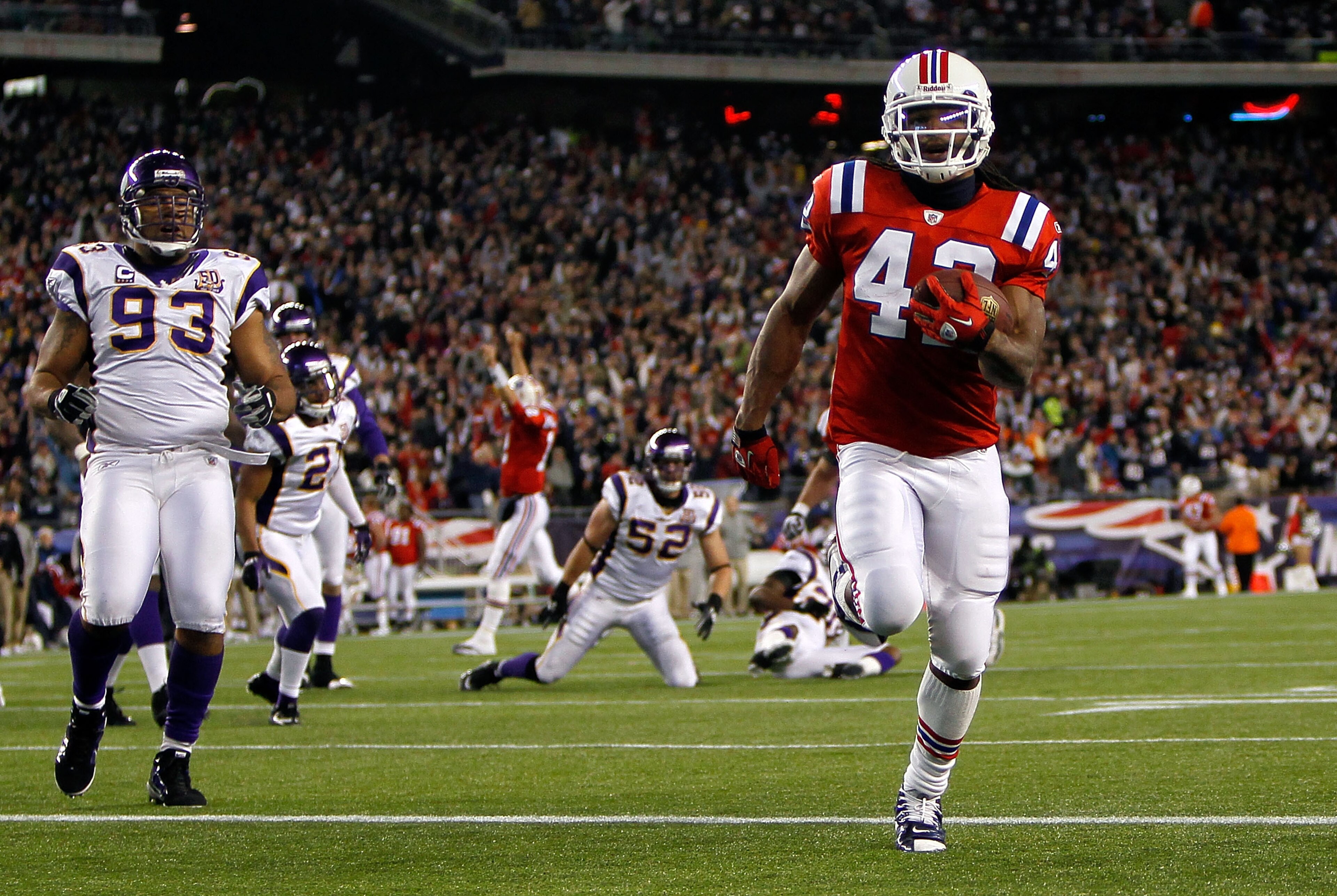 FOXBORO, MA - OCTOBER 31:  BenJarvus Green-Ellis #42 of the New England Patriots scores a touchdown in the third quarter as Kevin Williams #93 of the Minnesota Vikings looks on at Gillette Stadium on October 31, 2010 in Foxboro, Massachusetts. (Photo by J