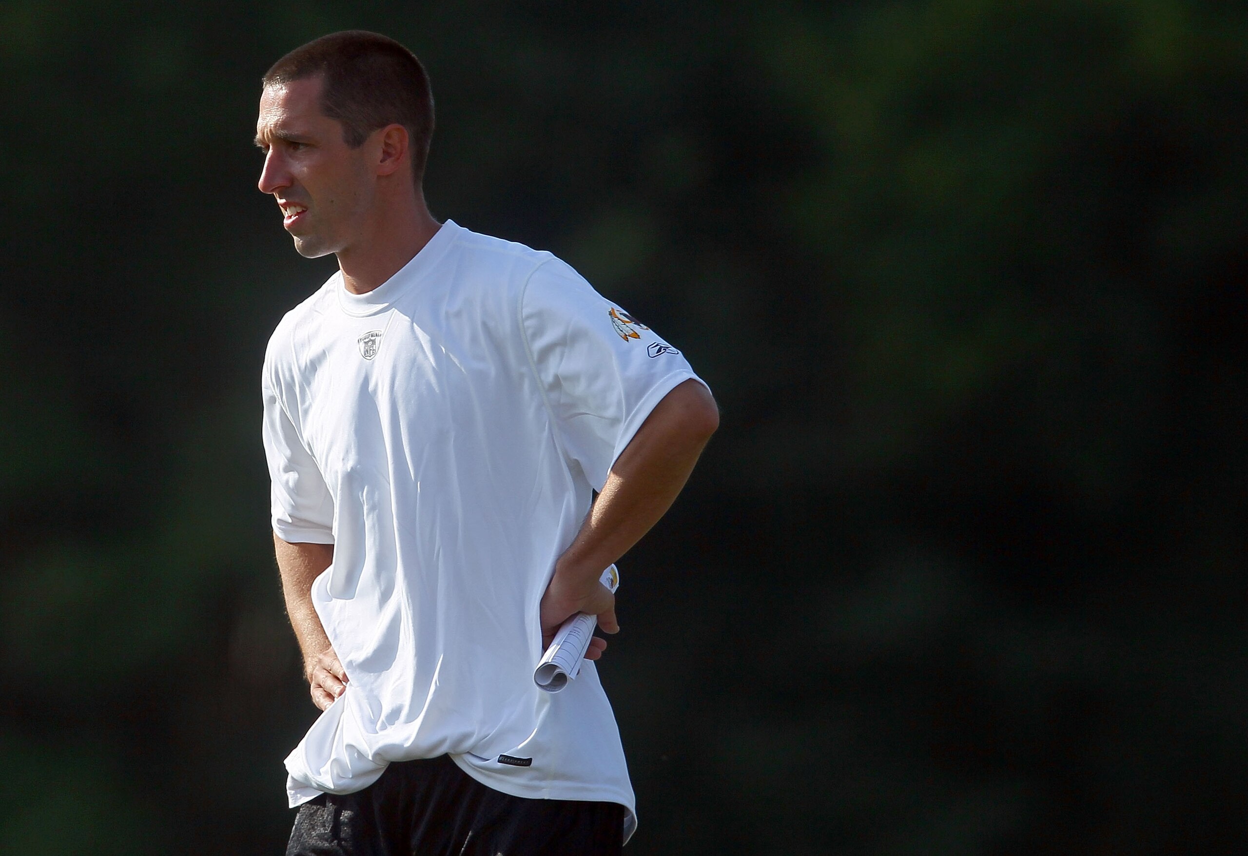 ASHBURN, VA - JULY 30:  Offensive coordinator Kyle Shanahan of the Washington Redskins watches drills during the second day of training camp July 30, 2010 in Ashburn, Virginia.  (Photo by Win McNamee/Getty Images)