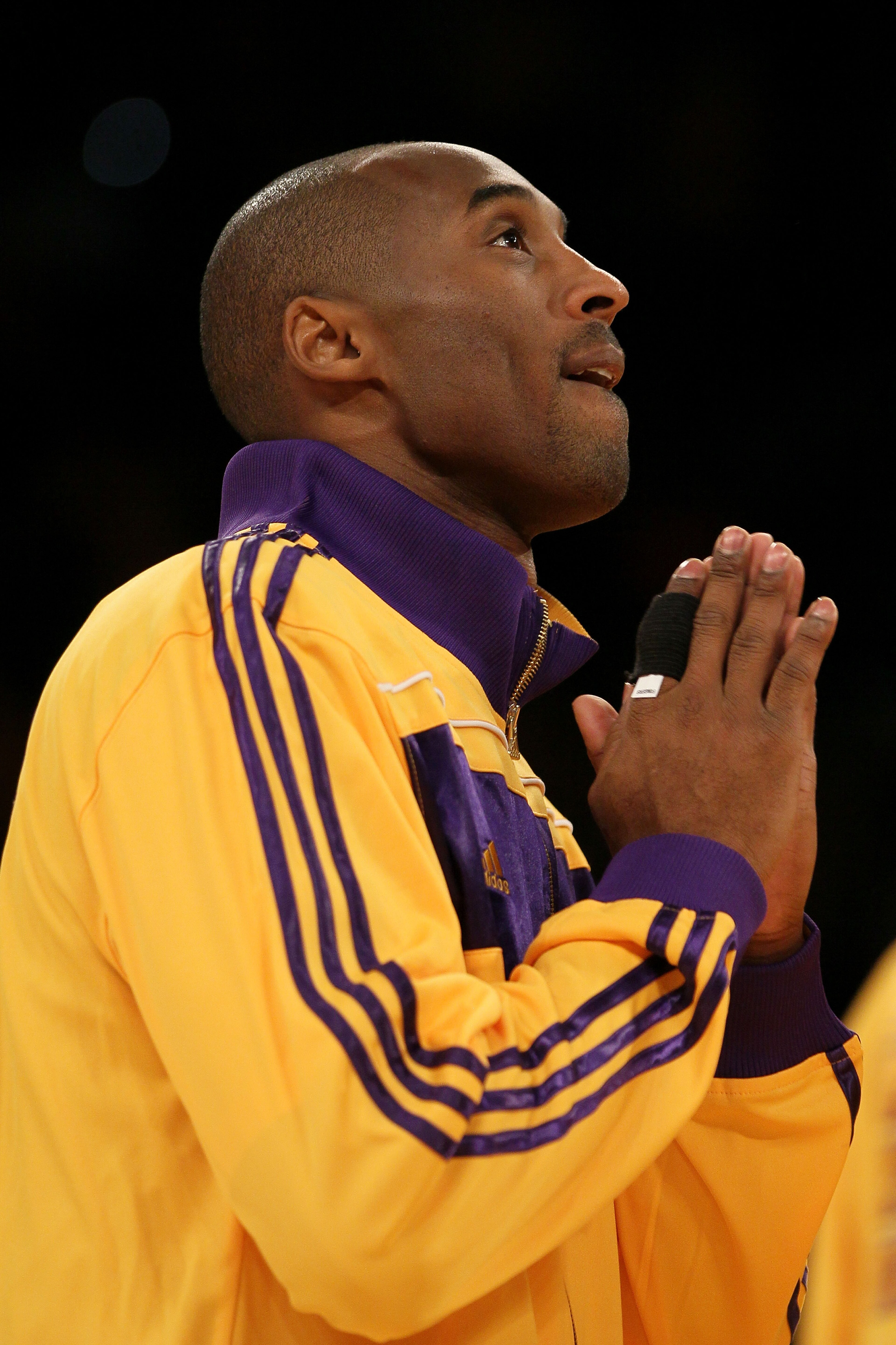 LOS ANGELES, CA - OCTOBER 26: Kobe Bryant #24 of the Los Angeles Lakers reacts as the 2009-2010 Championship Banner is unveiled during a ceremony prior to their opening night game against the Houston Rockets at Staples Center on October 26, 2010 in Los A LOS ANGELES, CA - OCTOBER 26: Kobe Bryant #24 of the Los Angeles Lakers reacts as the 2009-2010 Championship Banner is unveiled during a ceremony prior to their opening night game against the Houston Rockets at Staples Center on October 26, 2010 in Los A