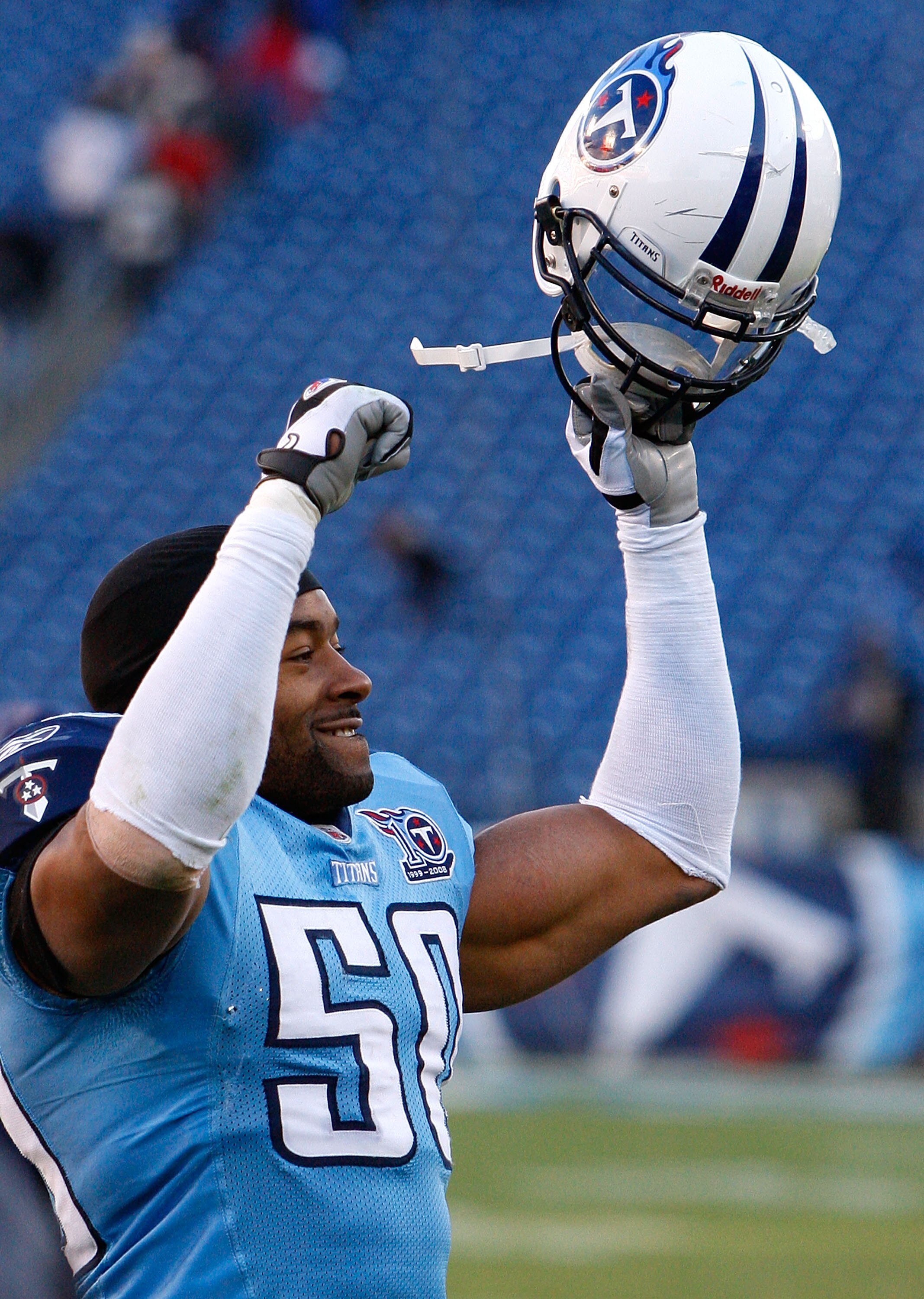 NASHVILLE, TN - DECEMBER 07:  David Thornton #50 of the Tennessee Titans celebrates after their 28-9 win over the Cleveland Browns during the game on December 7, 2008 at LP Field in Nashville, Tennessee.  (Photo by Kevin C. Cox/Getty Images)