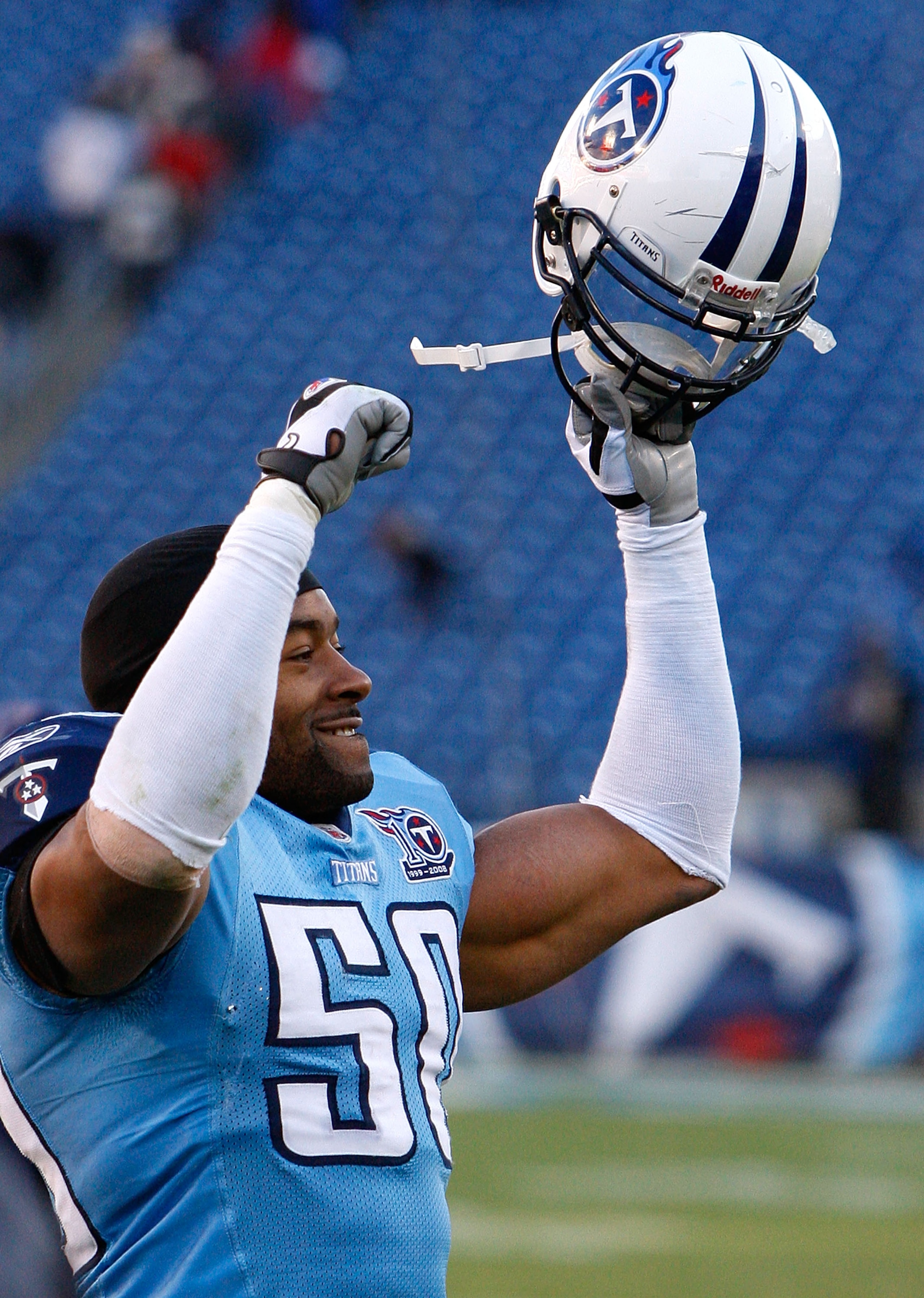 NASHVILLE, TN - DECEMBER 07:  David Thornton #50 of the Tennessee Titans celebrates after their 28-9 win over the Cleveland Browns during the game on December 7, 2008 at LP Field in Nashville, Tennessee.  (Photo by Kevin C. Cox/Getty Images)