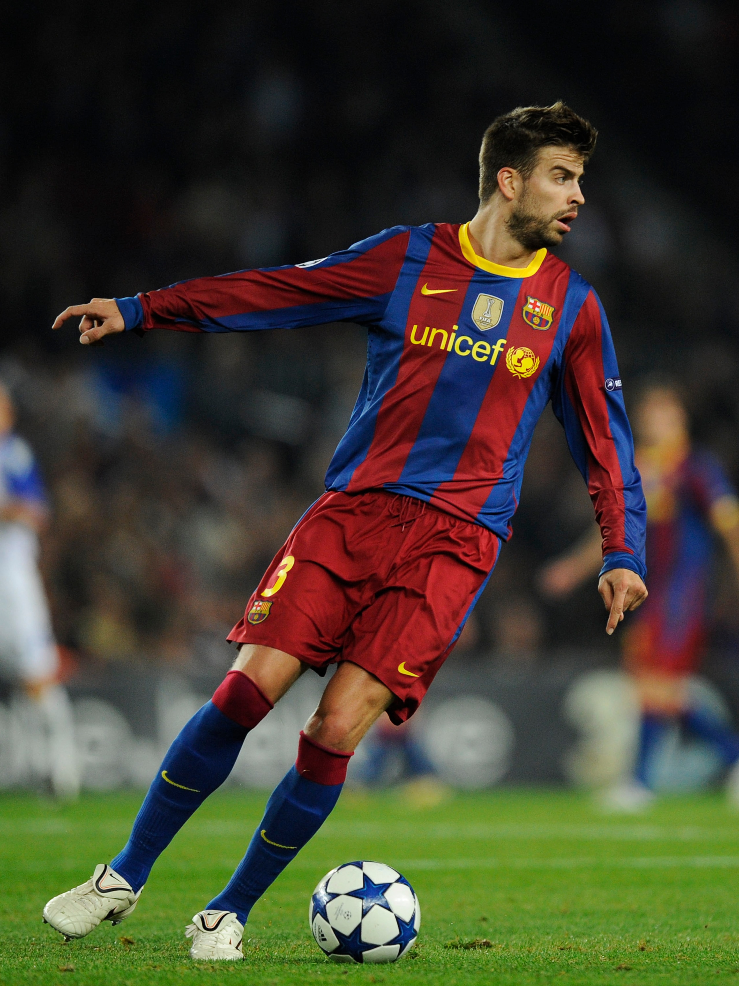 BARCELONA, SPAIN - OCTOBER 20:  Gerard Pique of Barcelona controls the ball during the UEFA Champions League group D match between Barcelona and FC Copenhagen at the Camp nou stadium on October 20, 2010 in Barcelona, Spain.  (Photo by David Ramos/Getty Im