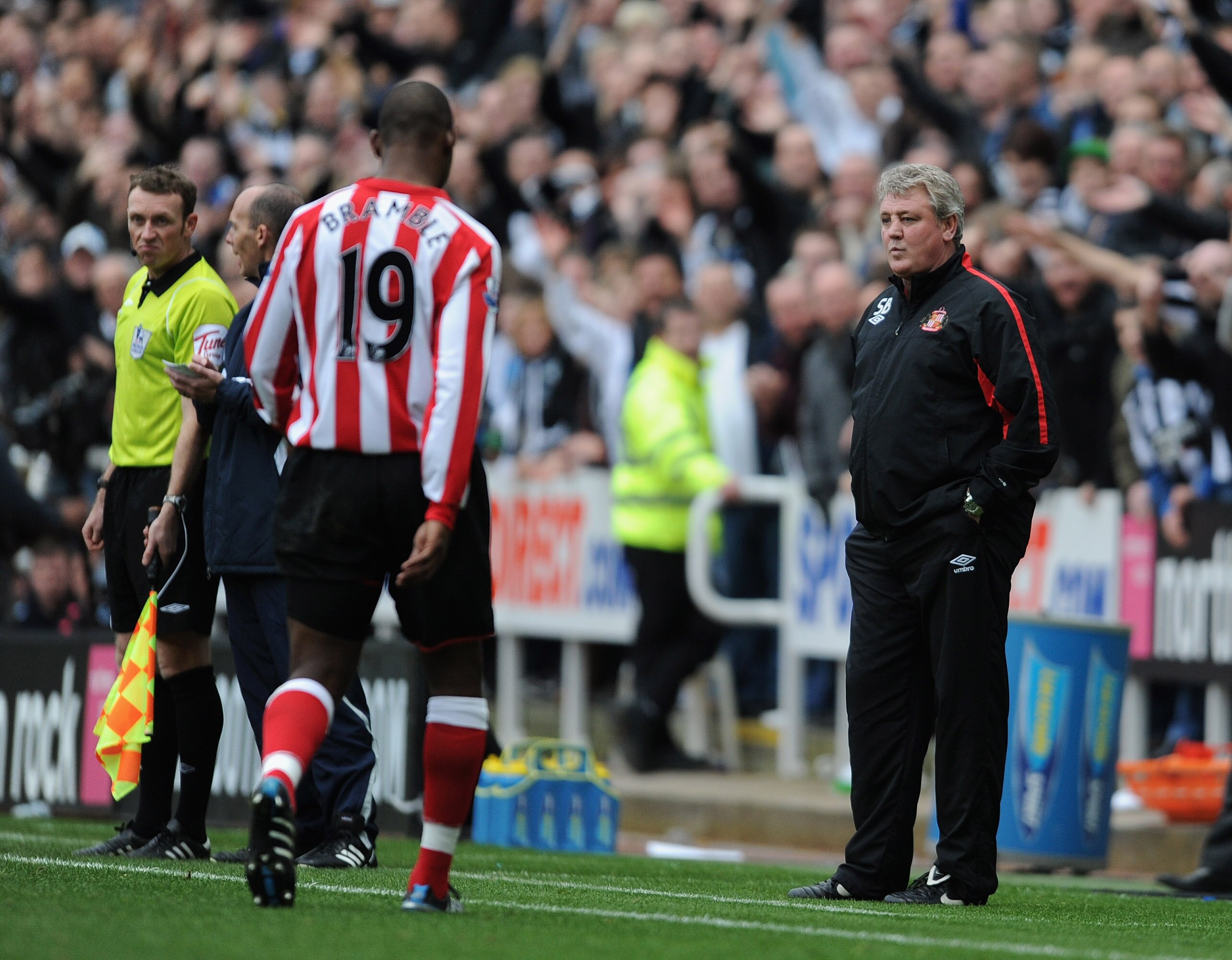 NEWCASTLE UPON TYNE, ENGLAND - OCTOBER 31:  Sunderland manager Steve Bruce looks on as Titus Bramble is sent off during the Barclays Premier League match between Newcastle United and Sunderland at St James' Park on October 31, 2010 in Newcastle upon Tyne,