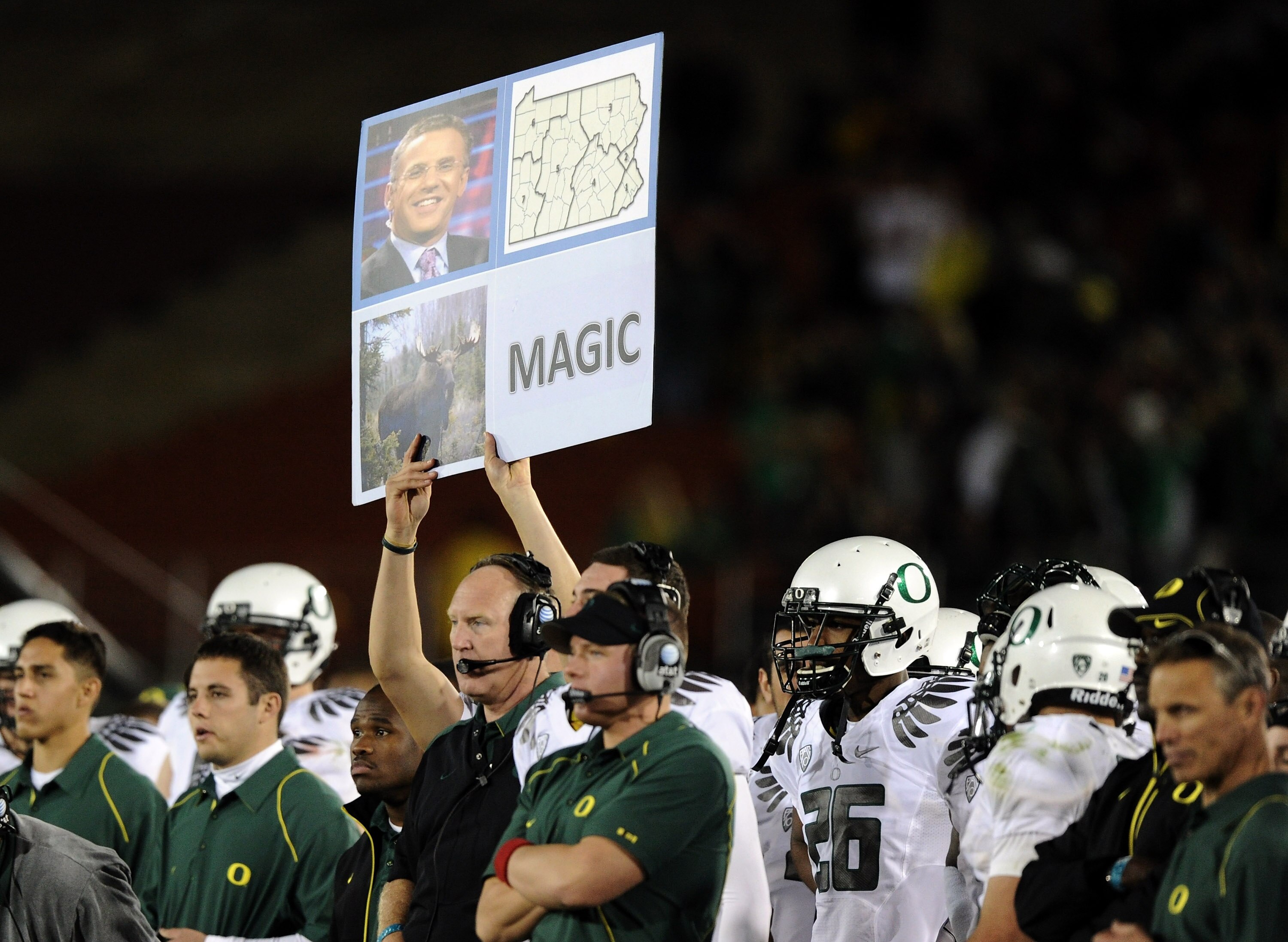 LOS ANGELES, CA - OCTOBER 30:  Oregon Ducks use a sign to signal a play against the USC Trojans during the fourth quarter at Los Angeles Memorial Coliseum on October 30, 2010 in Los Angeles, California.  (Photo by Harry How/Getty Images)