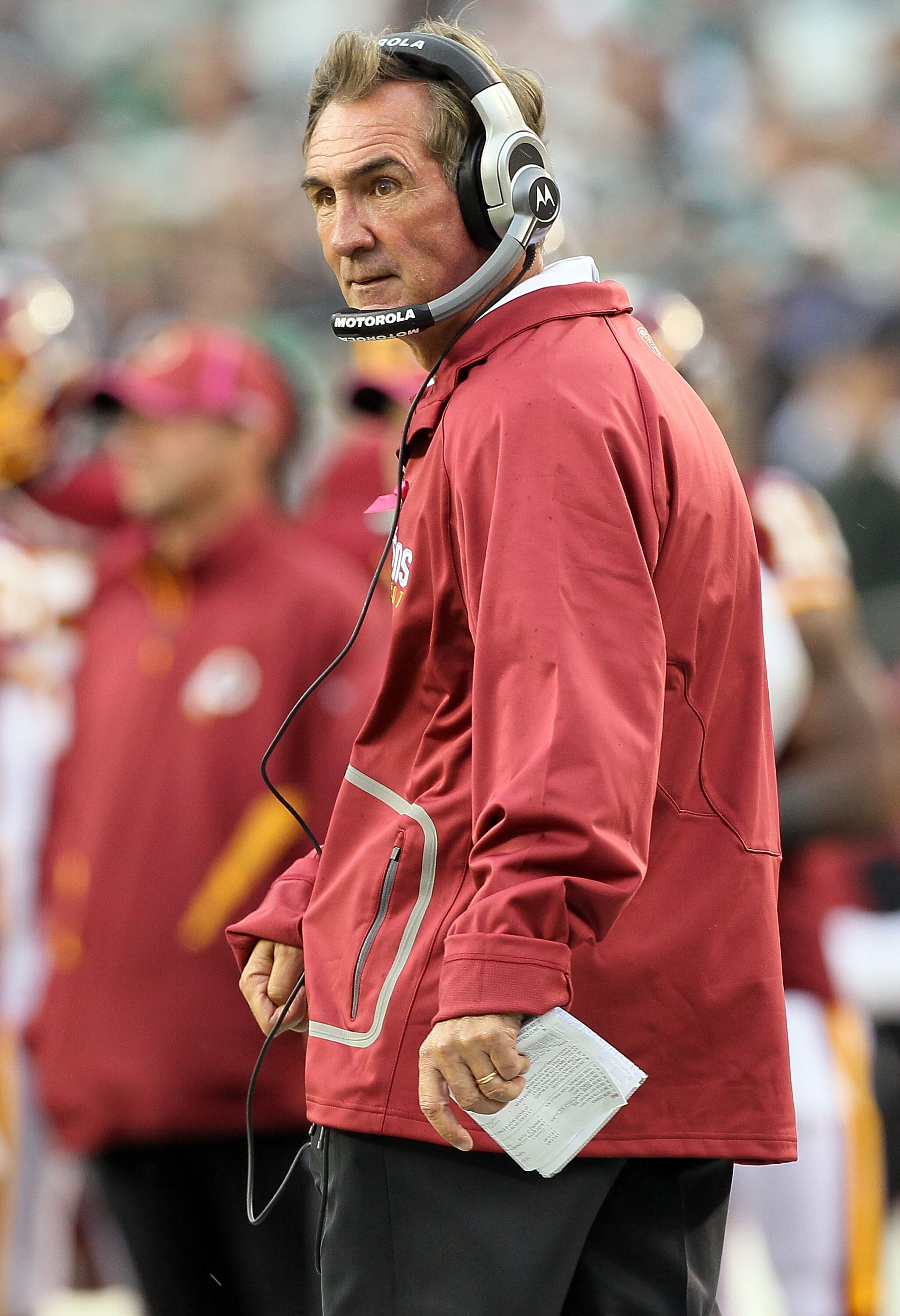PHILADELPHIA - OCTOBER 03:  Head coach Mike Shanahan of the Washington Redskins looks on against the Philadelphia Eagles on October 3, 2010 at Lincoln Financial Field in Philadelphia, Pennsylvania.  (Photo by Jim McIsaac/Getty Images)