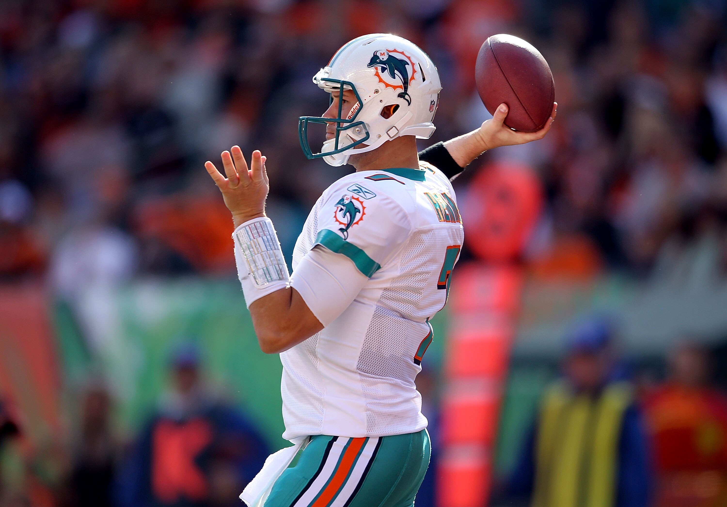 CINCINNATI - OCTOBER 31:  Chad Henne #7 of the Miami Dolphins throws a pass during the NFL game against the Cincinnati Bengals at Paul Brown Stadium on October 31, 2010 in Cincinnati, Ohio.  (Photo by Andy Lyons/Getty Images)