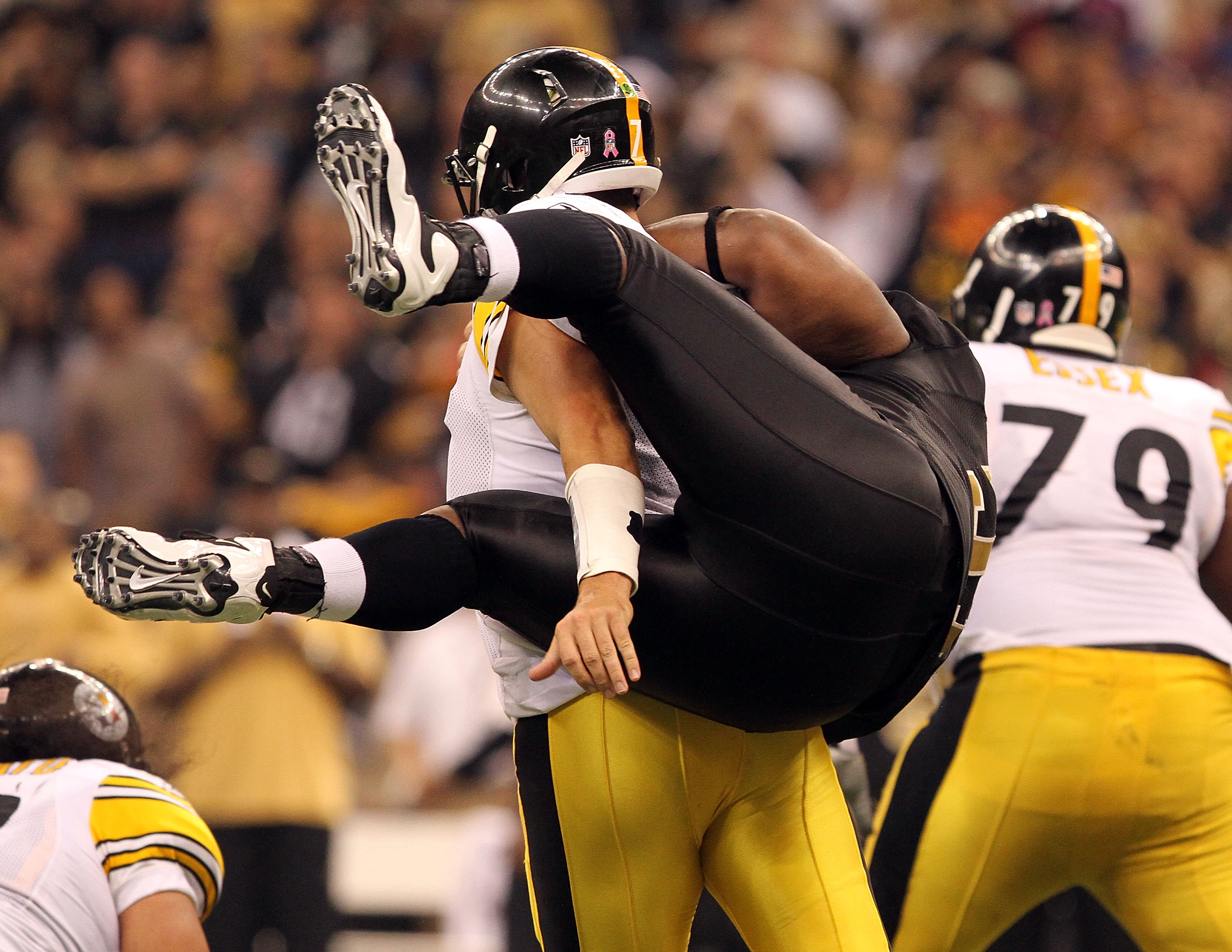NEW ORLEANS - OCTOBER 31: Will Smith #91 of the New Orleans Saints sacks Ben Roethlisberger #7of the Pittsburgh Steelers at the Louisiana Superdome on October 31, 2010 in New Orleans, Louisiana. (Photo by Matthew Sharpe/Getty Images)