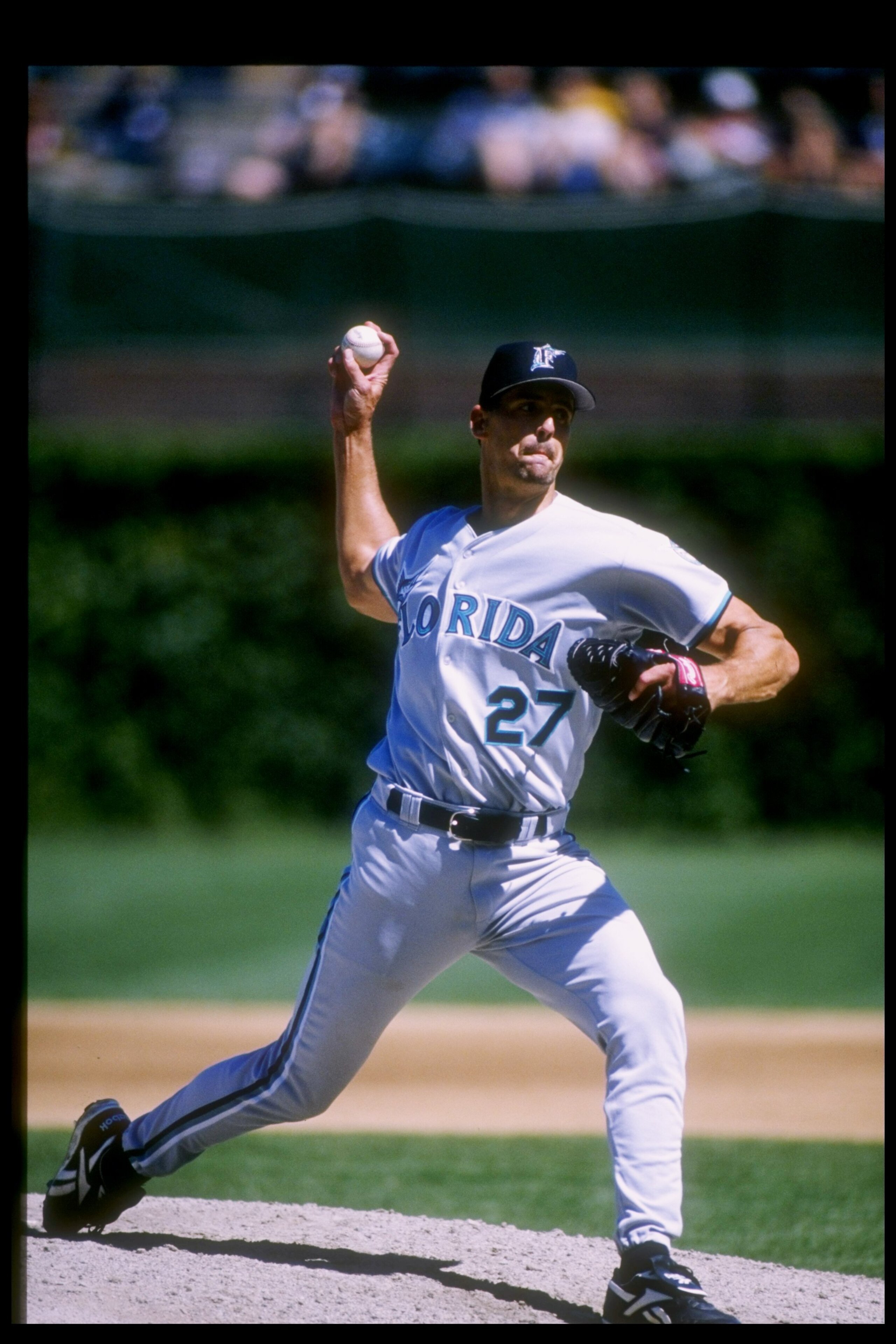 28 Aug 1997: Pitcher Kevin Brown of the Florida Marlins throws the ball during a game against the Chicago Cubs at Wrigley Field in Chicago, Illinois. The Cubs won the game, 4-3.