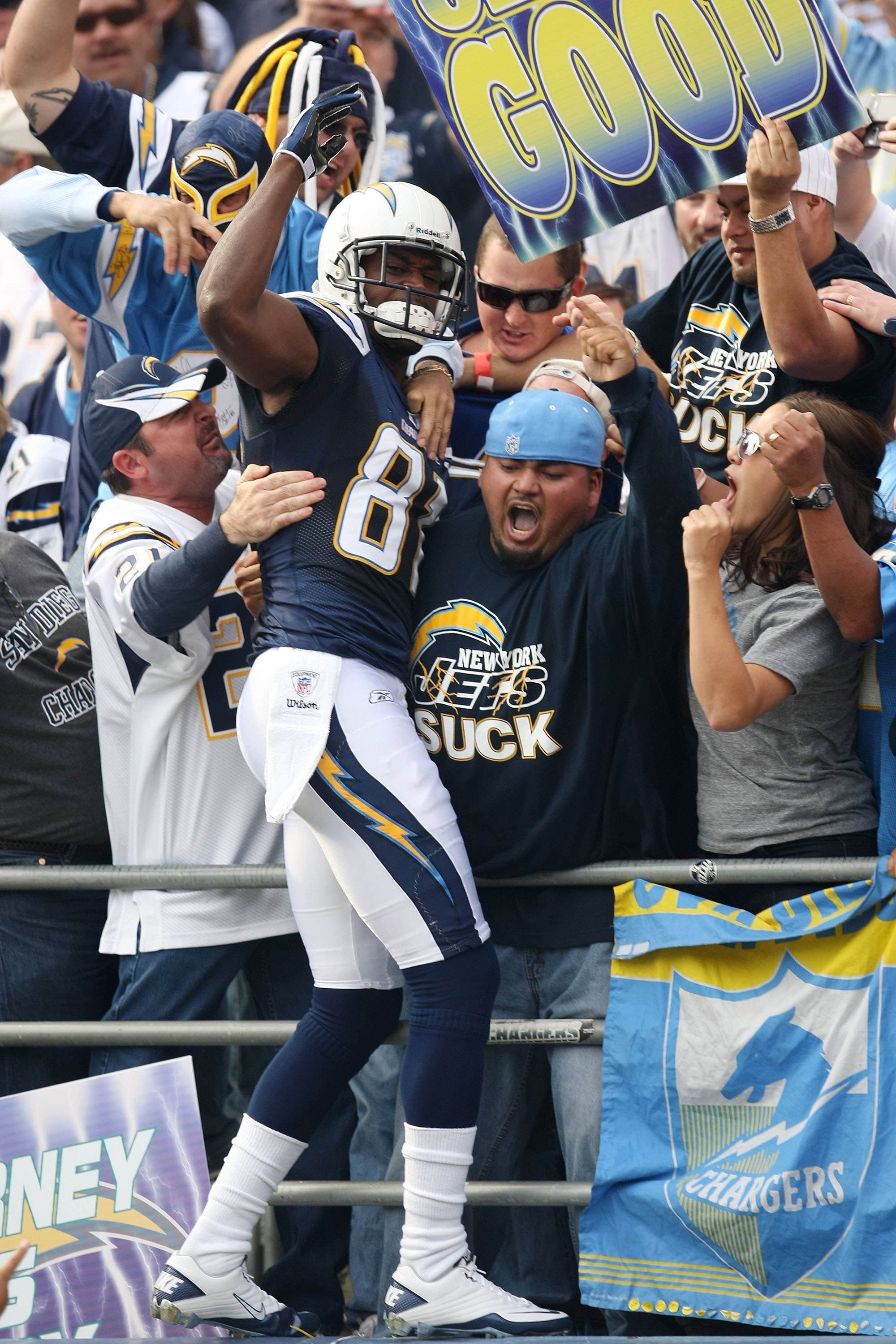 SAN DIEGO - JANUARY 17:  Wide receiver Kassim Osgood #81 of the San Diego Chargers cheers with fans during the AFC Divisional Playoff Game against the New York Jets at Qualcomm Stadium on January 17, 2010 in San Diego, California.  (Photo by Stephen Dunn/