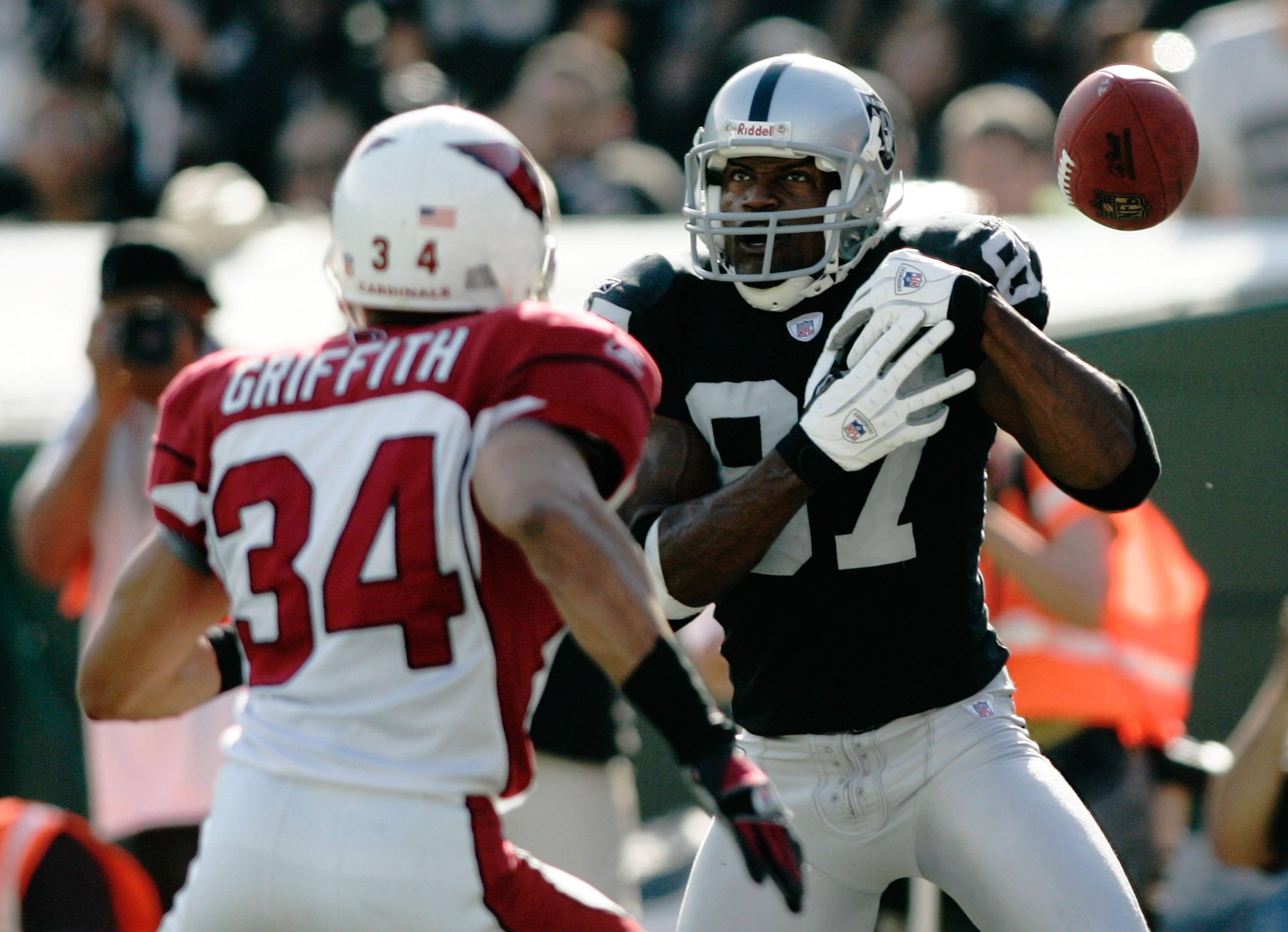 OAKLAND, CA - OCTOBER 22:  Alvis Whitted #87 of the Oakland Raiders fails to make a touchdown reception against Robert Griffith #34 of the Arizona Cardinals during the NFL game on October 22, 2006 at McAfee Coliseum in Oakland, California.  (Photo by Jona