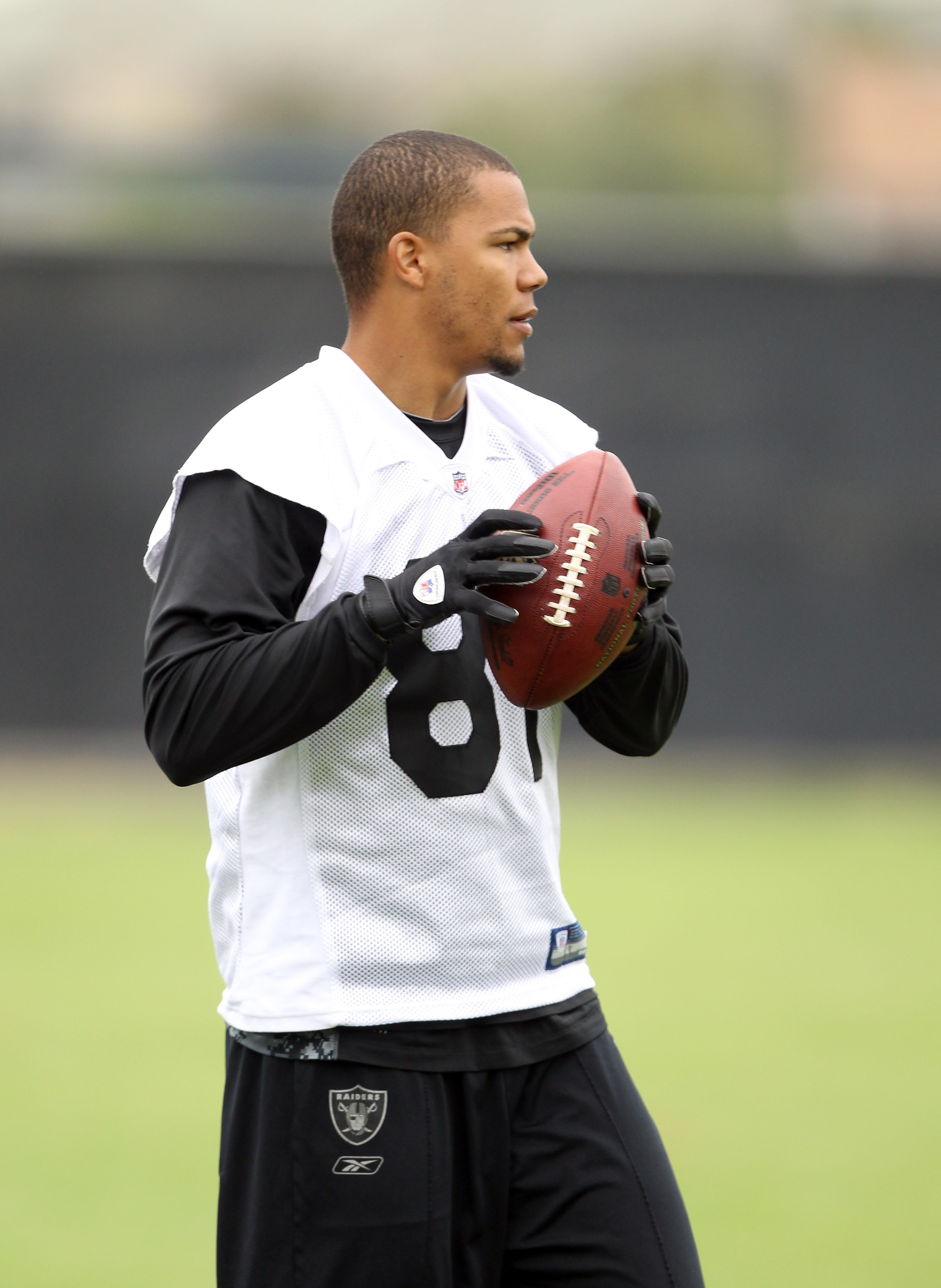 NAPA, CA - AUGUST 01:  Chaz Schilens #81 of the Oakland Raiders works out during the Raiders training camp at their Napa Valley Training Complex on August 1, 2010 in Napa, California.  (Photo by Ezra Shaw/Getty Images)