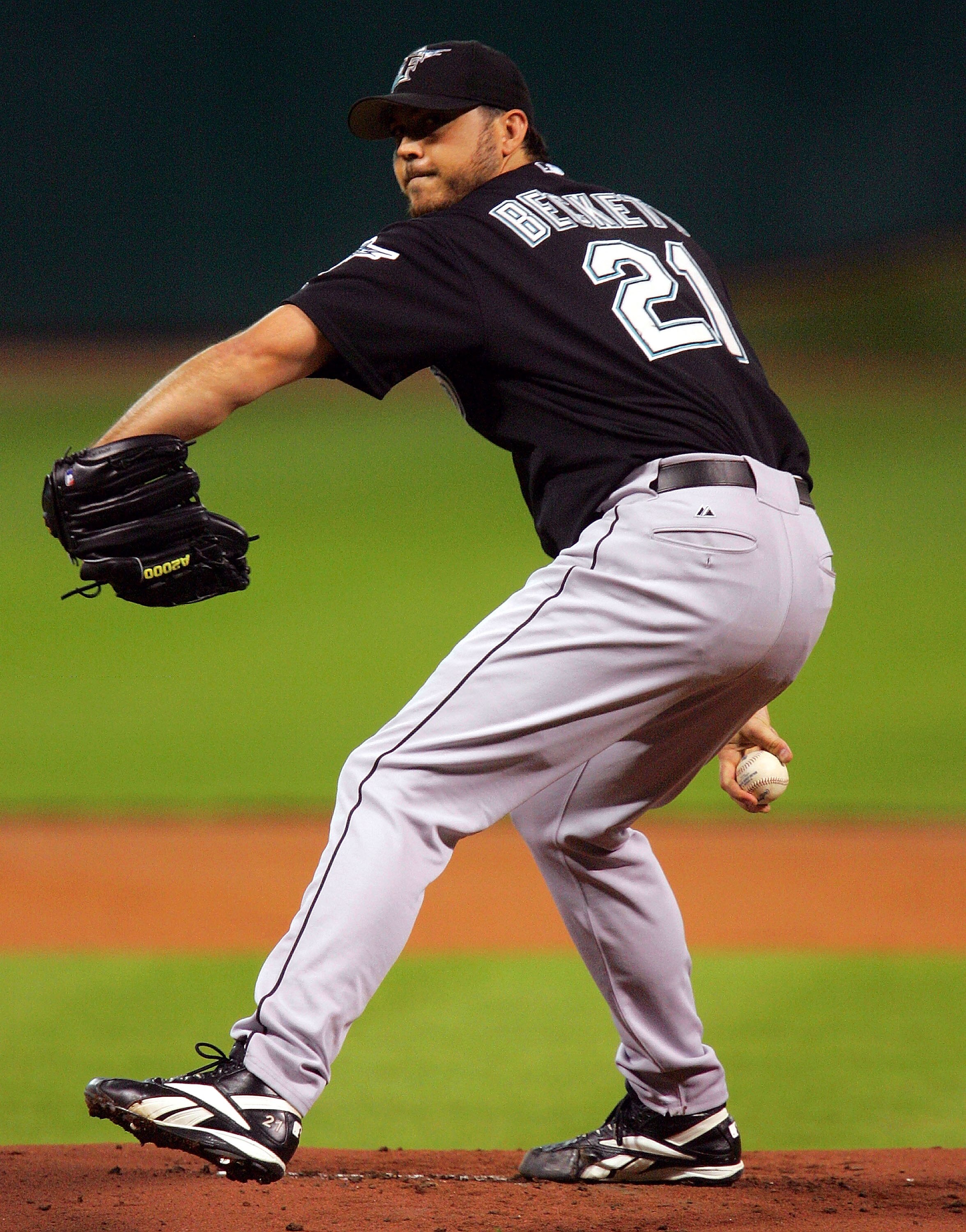 HOUSTON - SEPTEMBER 13:  Starting pitcher Josh Beckett #21 of the Florida Marlins throws against the Houston Astros on September 13, 2005 at Minute Maid Park in Houston, Texas.  (Photo by Ronald Martinez/Getty Images)