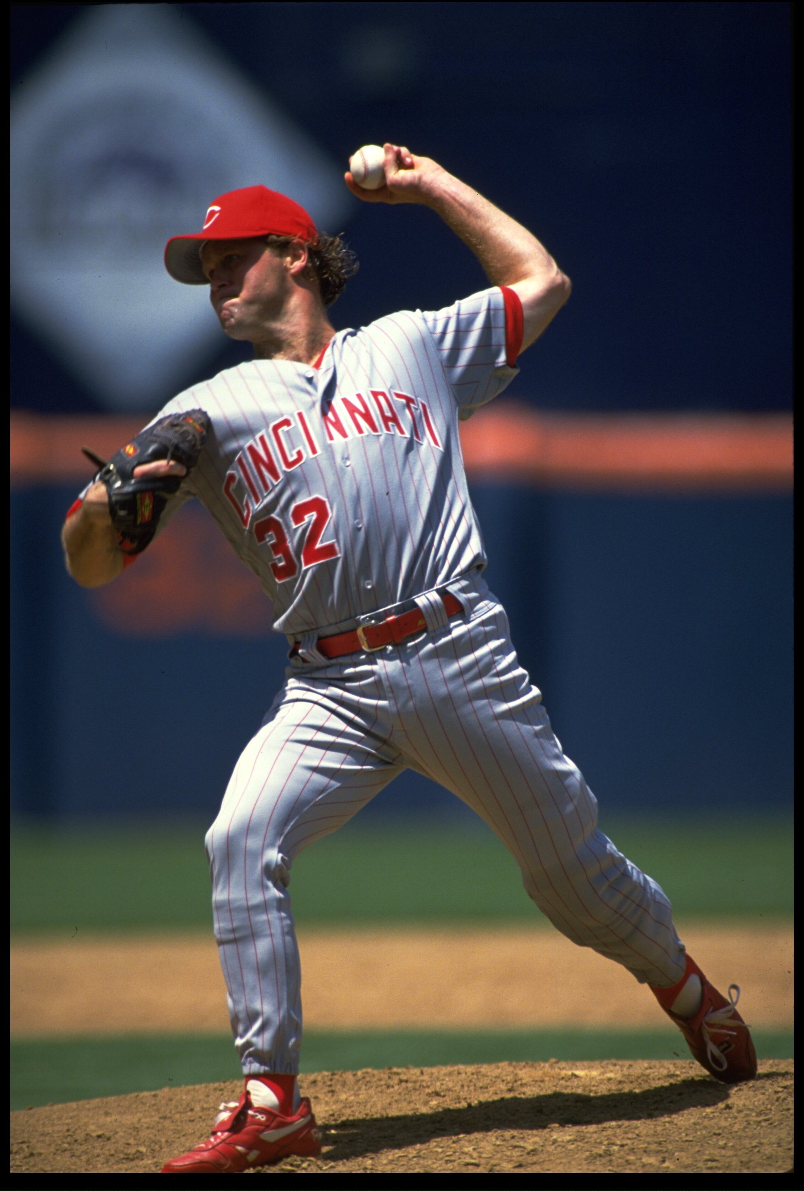 24 JUN 1993:  CINCINNATI REDS PITCHER TOM BROWNING WINDS UP TO PITCH DURING THE REDS VERSUS SAN DIEGO PADRES GAME AT JACK MURPHY STADIUM IN SAN DIEGO, CALIFORNIA.  MANDATORY CREDIT:  STEPHEN DUNN/ALLSPORT