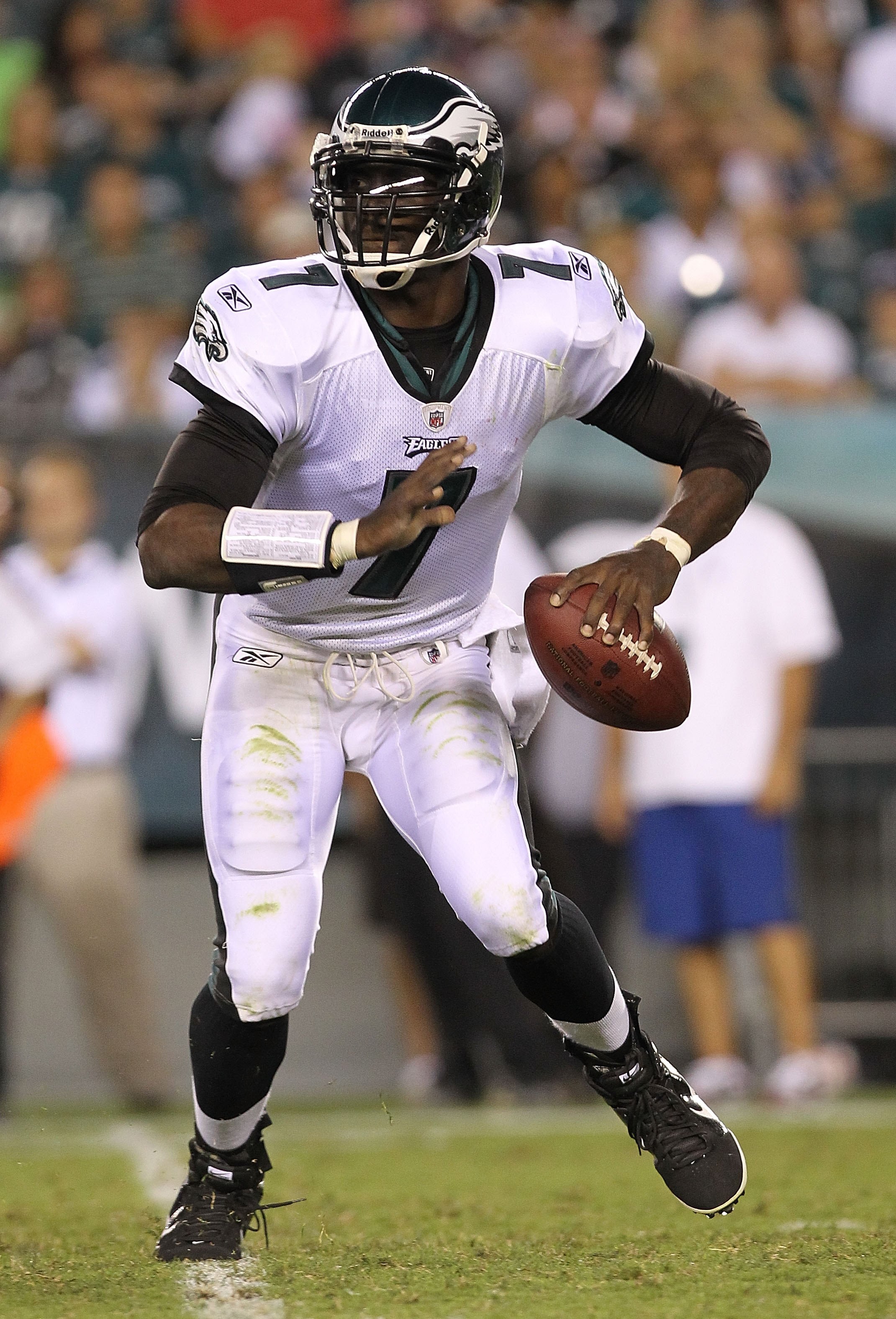 PHILADELPHIA - AUGUST 13:  Michael Vick #7 of the Philadelphia Eagles rolls out to pass against the Jacksonville Jaguars during their preseason game at Lincoln Financial Field on August 13, 2010 in Philadelphia, Pennsylvania.  (Photo by Nick Laham/Getty I