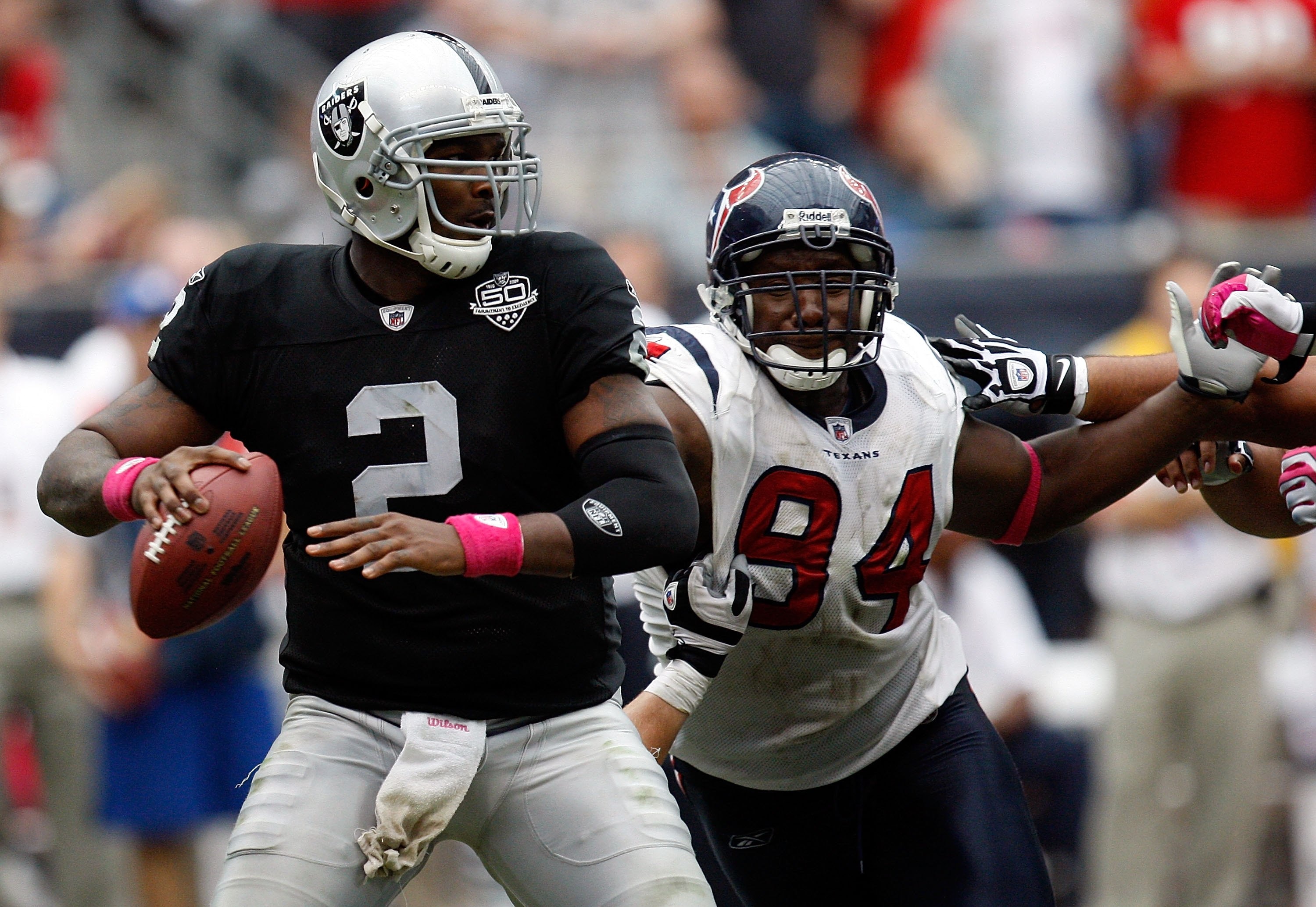 HOUSTON - OCTOBER 04:  Quarterback JaMarcus Russell #2 of the Oakland Raiders at Reliant Stadium on October 4, 2009 in Houston, Texas.  (Photo by Ronald Martinez/Getty Images)