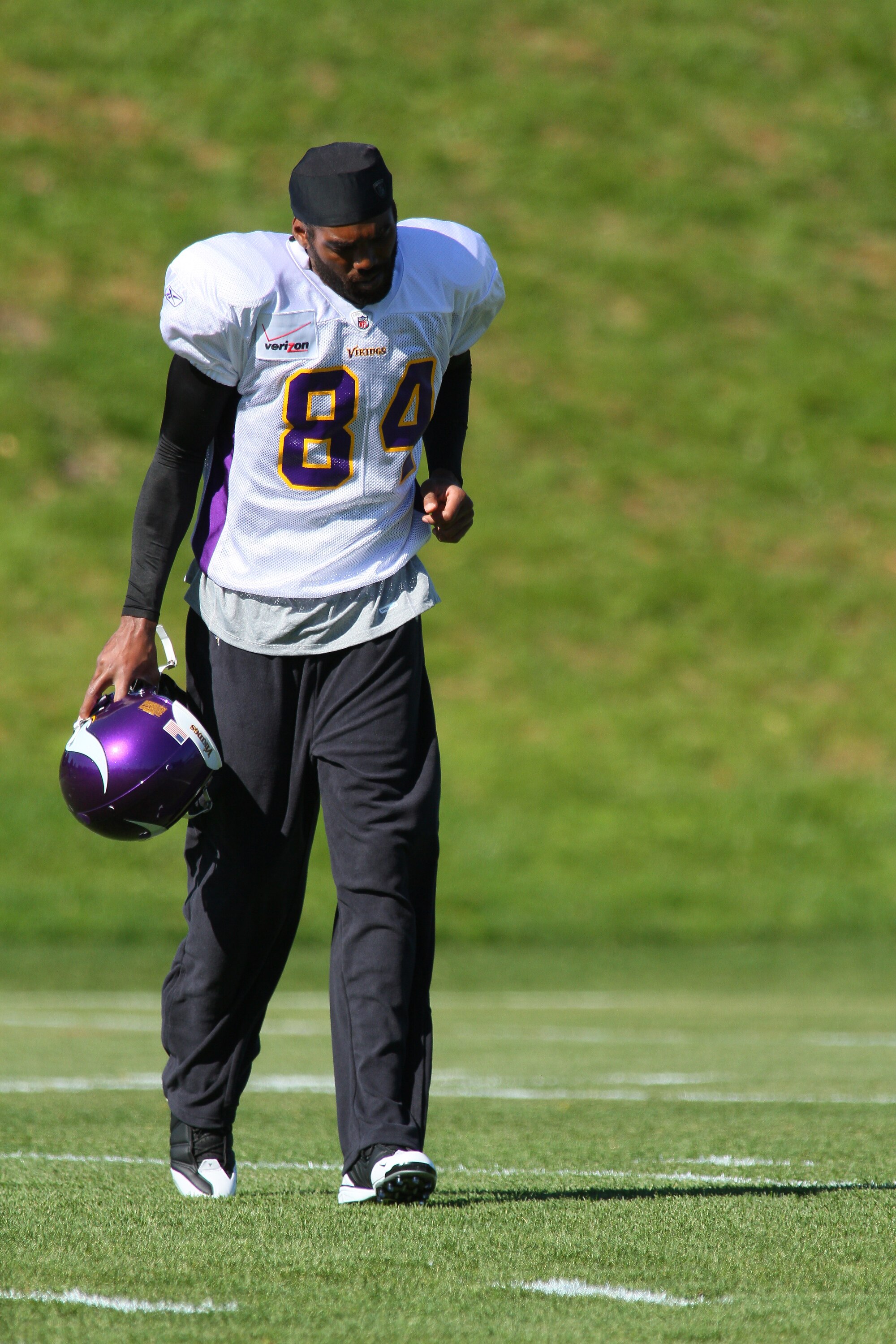 EDEN PRAIRIE, MN - OCTOBER 7: Minnesota Vikings wide receiver Randy Moss takes his first practice after re-joining the Vikings at Winter Park on October 7, 2010 in Eden Prairie, Minnesota.  (Photo by Adam Bettcher/Getty Images)