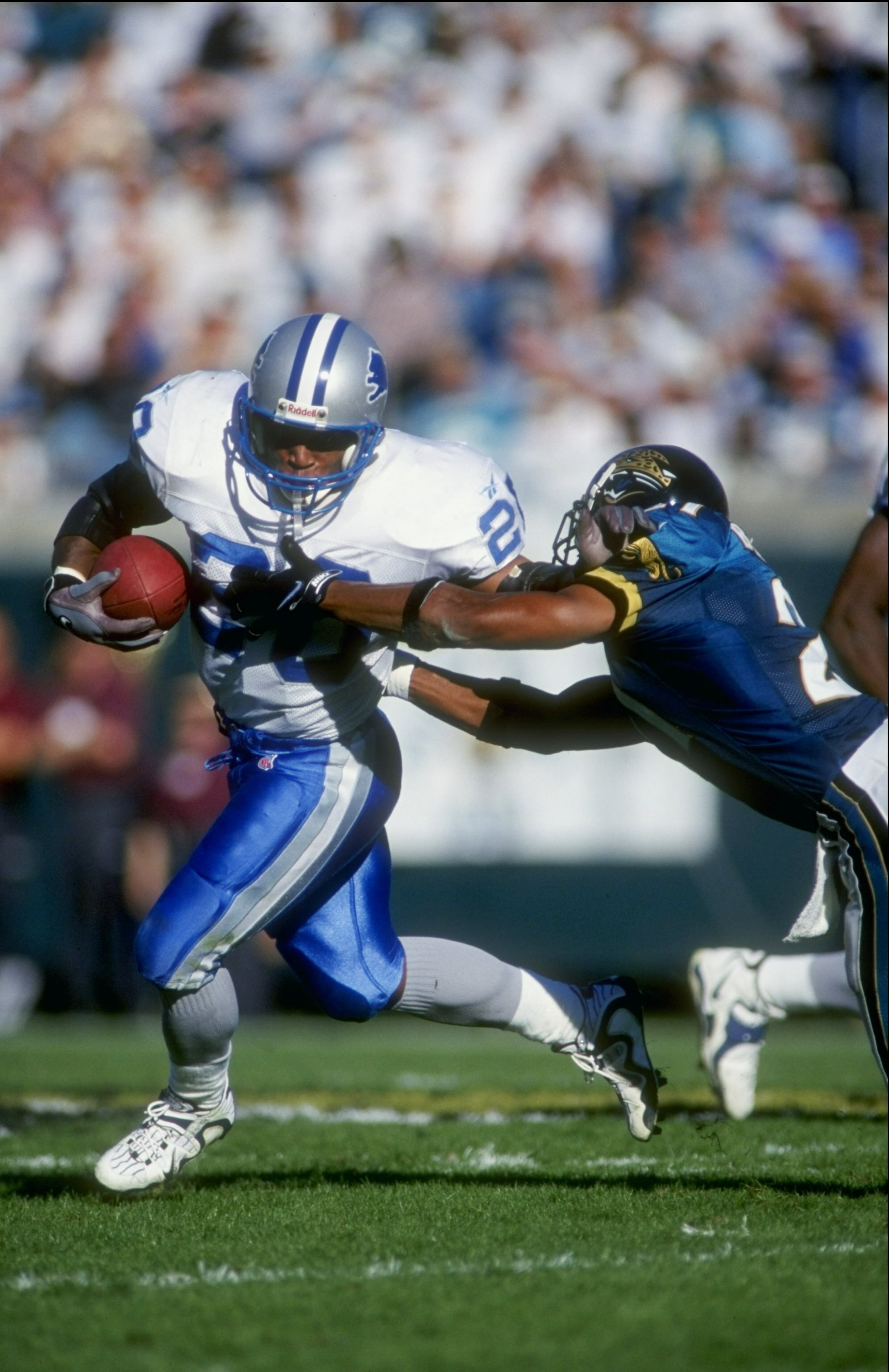 6 Dec 1998: Barry Sanders #20 of the Detroit Lions grips the ball as he avoids a tackle during the game against the Jacksonville Jaguars at Alltel Stadium in Jacksonville, Florida. The Jaguars defeated the Lions 37-22. Mandatory Credit: Scott Halleran  /A