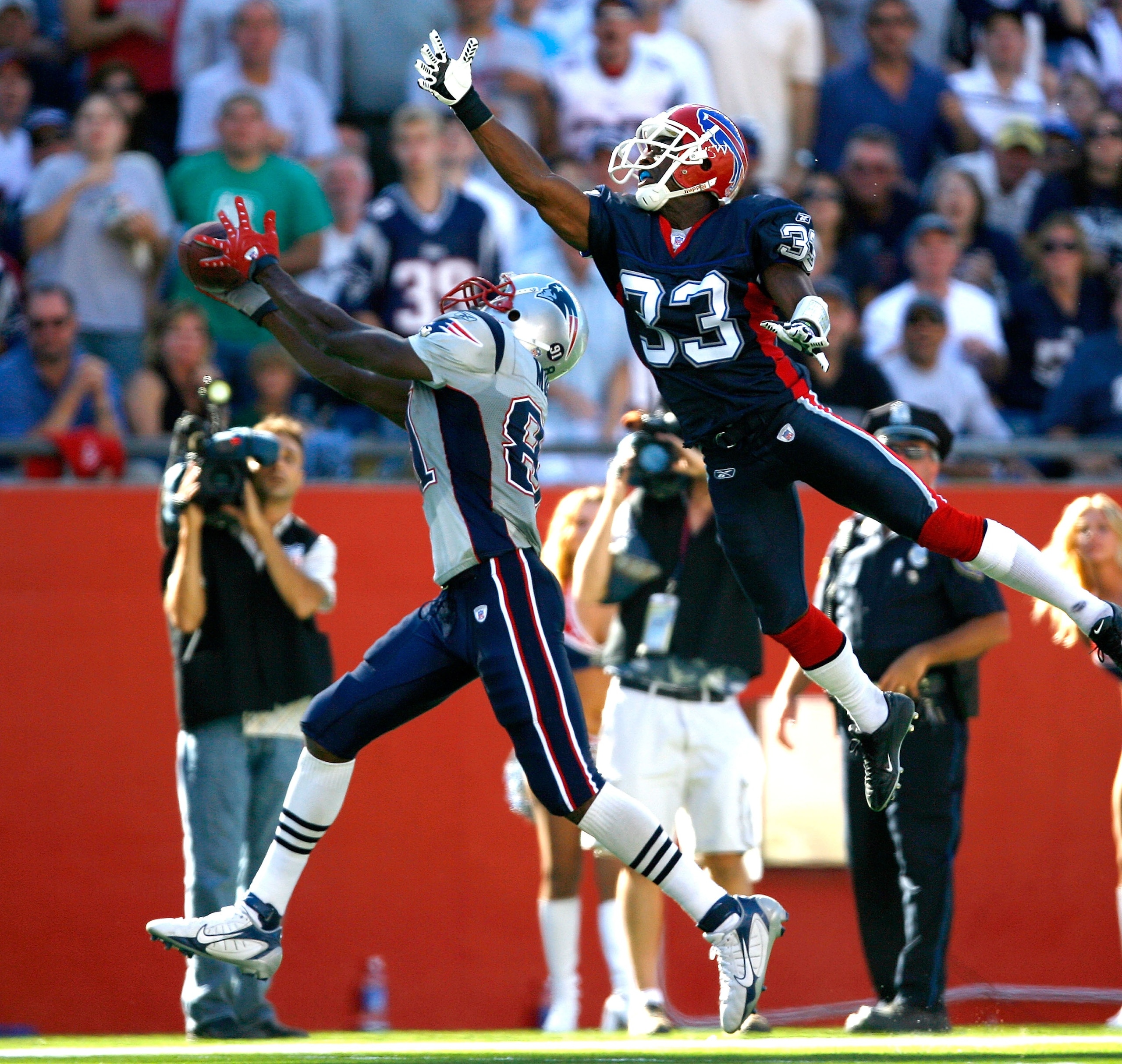 FOXBORO, MA - SEPTEMBER 23:  Randy Moss # 81 of the New England Patriots beats Jabari Greer #33 of the Buffalo Bills to catch a touchdown pass on September 23, 2007 at Gillette Stadium in Foxboro, Massachusetts. New England defeated Buffalo 38-7.  (Photo 