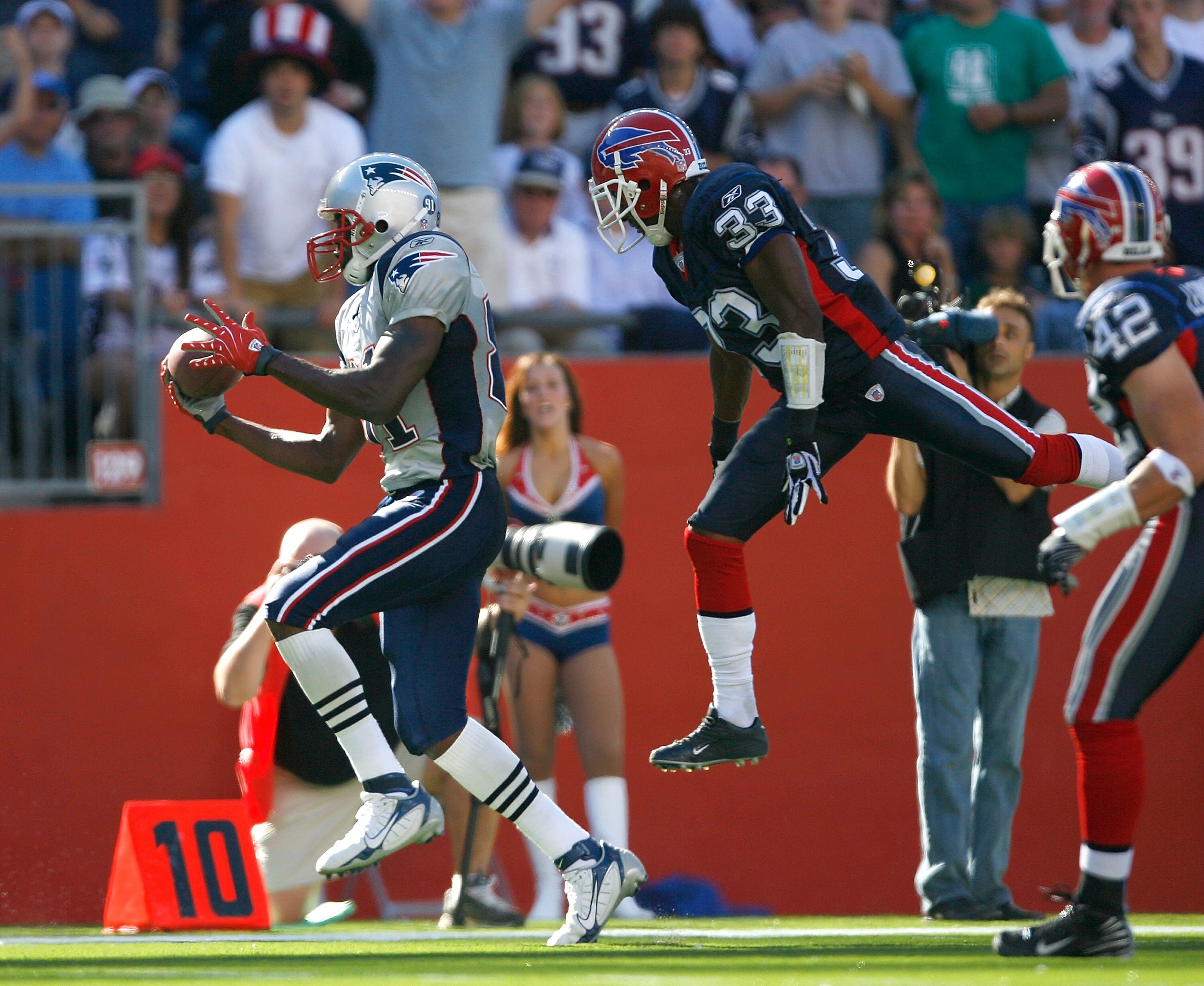 FOXBORO, MA - SEPTEMBER 23: Randy Moss # 81 of the New England Patriots beats Jabari Greer #33 of the Buffalo Bills to catch a touchdown pass on September 23, 2007 at Gillette Stadium in Foxboro, Massachusetts. New England defeated Buffalo 38-7.  (Photo b