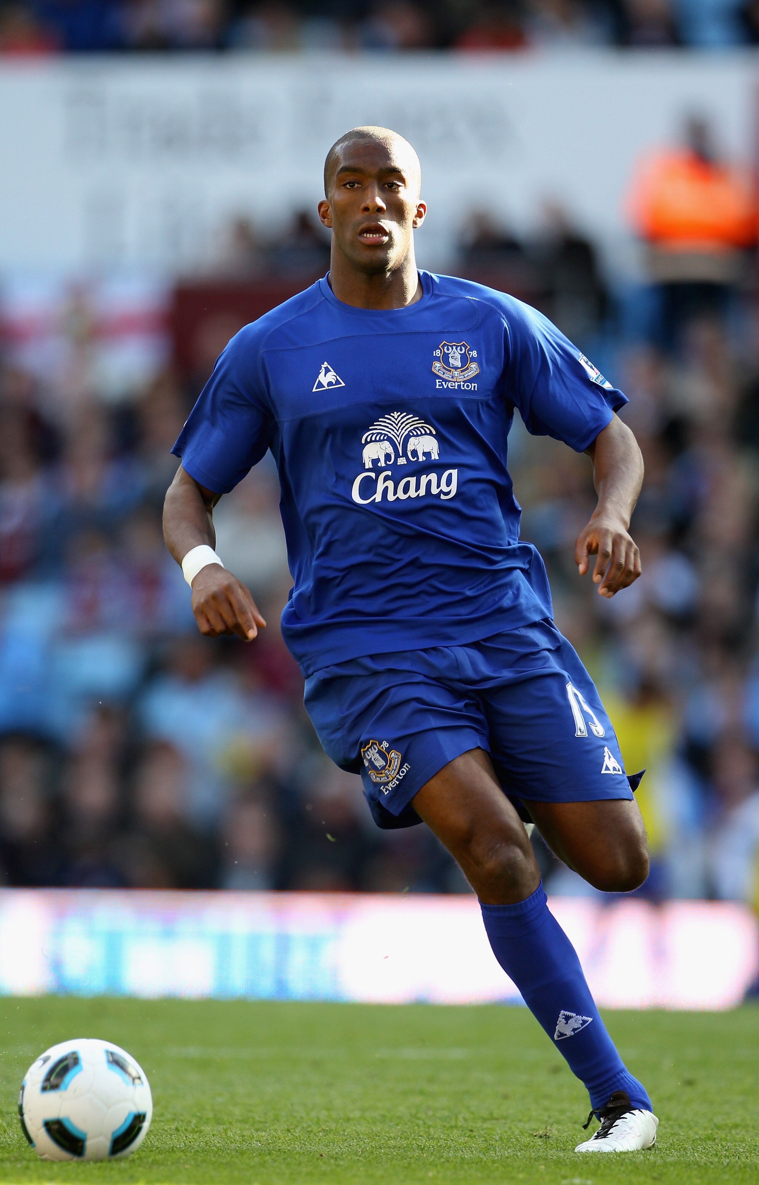 BIRMINGHAM, ENGLAND - AUGUST 29:  Sylvain Distin of Everton during the Barclays Premier League match between Aston Villa and Everton at Villa Park on August 29, 2010 in Birmingham, England.  (Photo by Phil Cole/Getty Images)