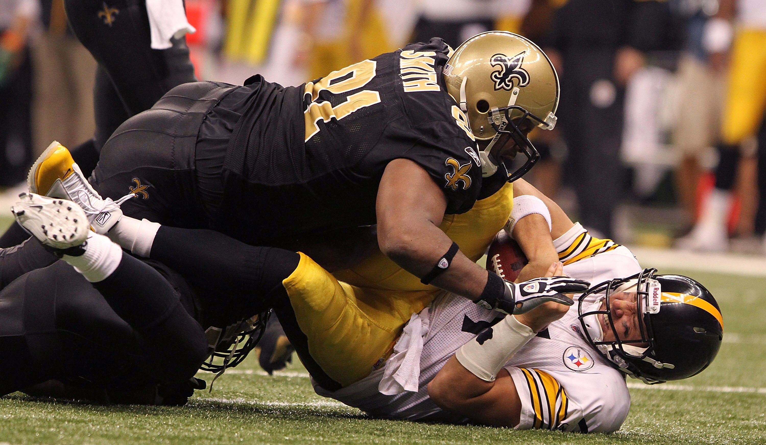 NEW ORLEANS - OCTOBER 31: Will Smith #91 of the New Orleans Saints sacks Ben Roethlisberger #7 of the Pittsburgh Steelers at the Louisiana Superdome on October 31, 2010 in New Orleans, Louisiana. (Photo by Matthew Sharpe/Getty Images)