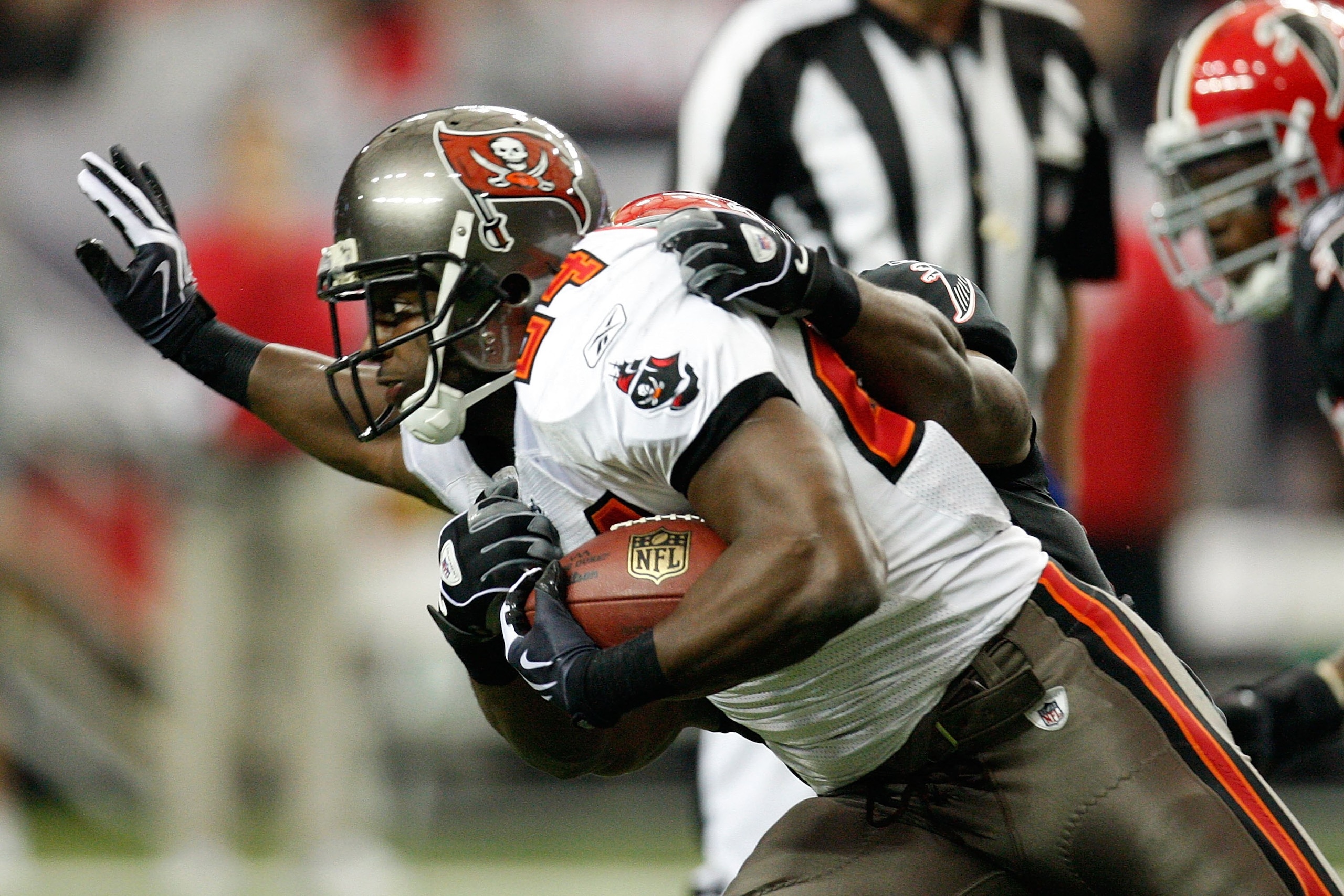 ATLANTA - NOVEMBER 29:  Cadillac Williams #24 of the Tampa Bay Buccaneers against the Atlanta Falcons at Georgia Dome on November 29, 2009 in Atlanta, Georgia.  (Photo by Kevin C. Cox/Getty Images)