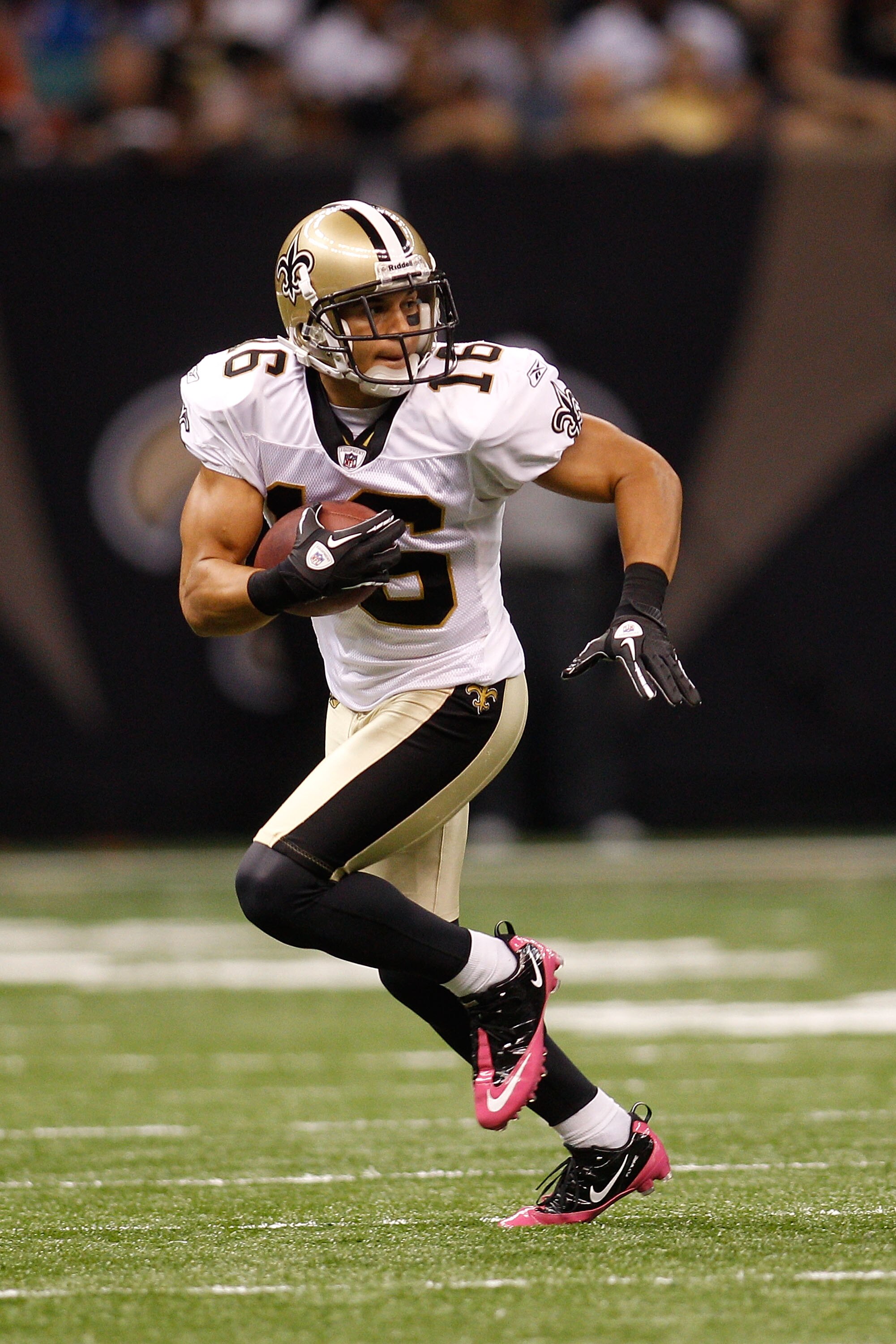 NEW ORLEANS - OCTOBER 24:  Lance Moore #16 of the New Orleans Saints in action during the game against the Cleveland Browns at the Louisiana Superdome on October 24, 2010 in New Orleans, Louisiana.  (Photo by Chris Graythen/Getty Images)
