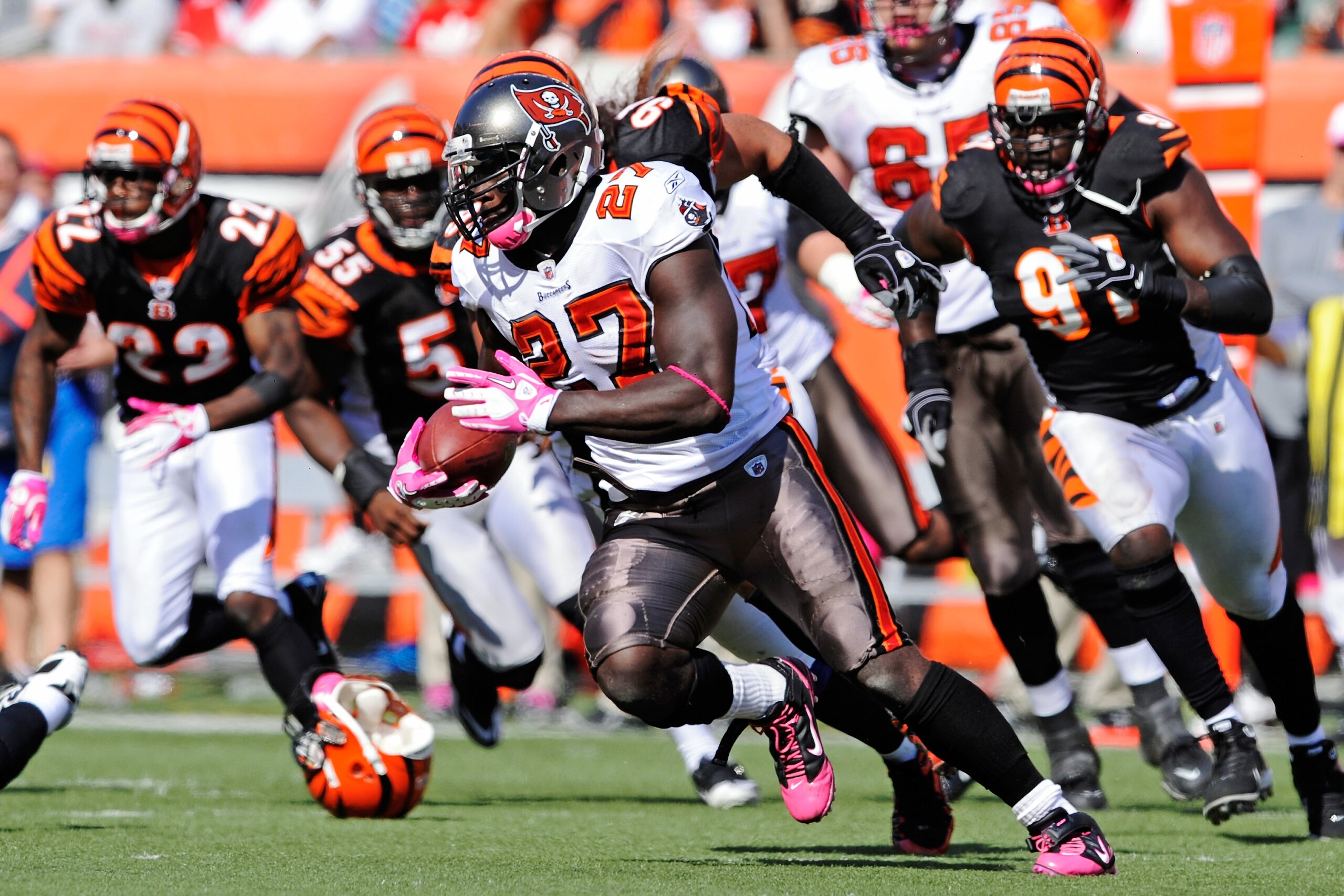 CINCINNATI, OH - OCTOBER 10:  Running back LeGarrette Blount  #27 of the Tampa Bay Buccaneers looks for running room as a host of Cincinnati Bengals pursue at Paul Brown Stadium on October 10, 2010 in Cincinnati, Ohio.  (Photo by Jamie Sabau/Getty Images)