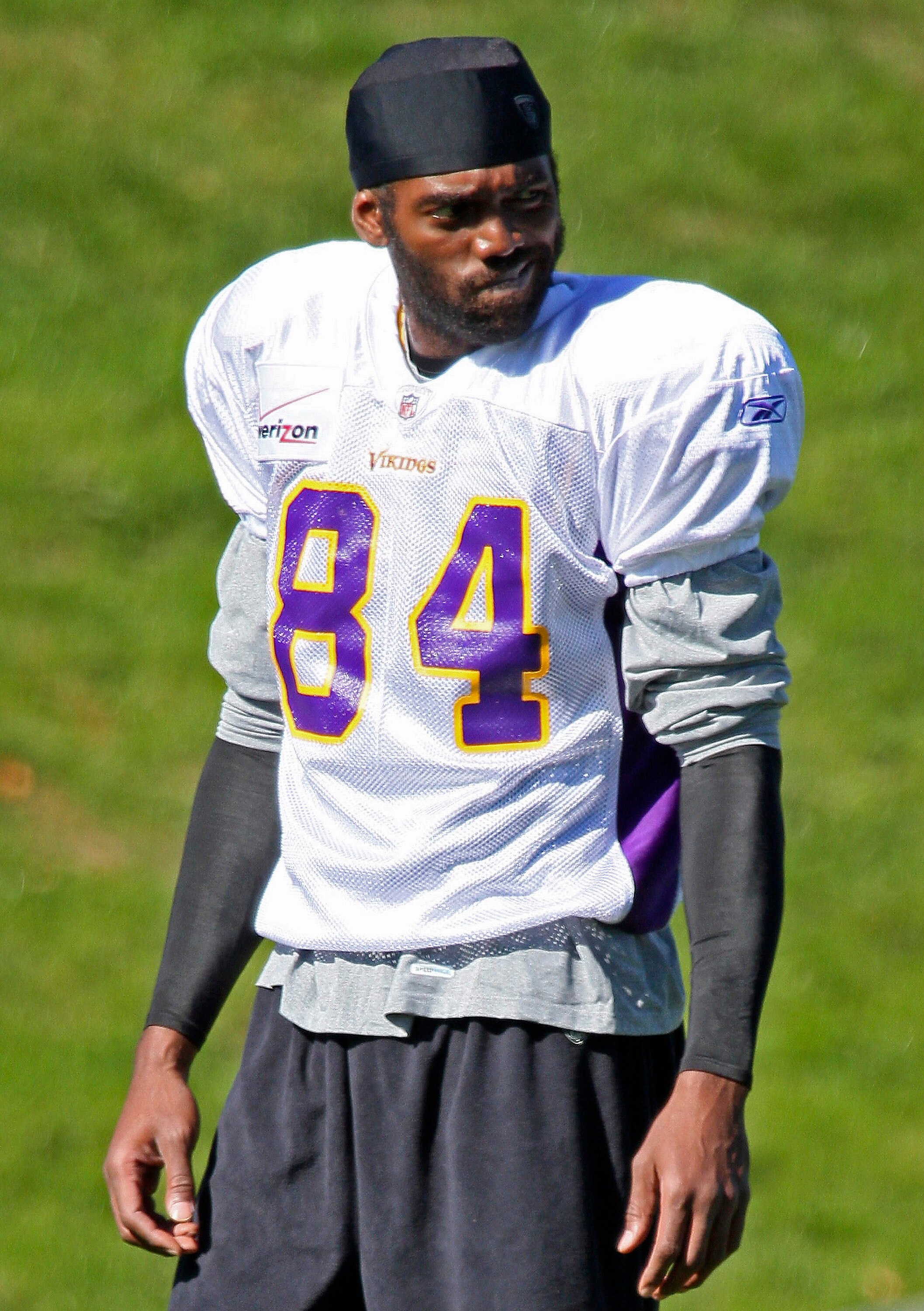 EDEN PRAIRIE, MN - OCTOBER 7:  Wide receiver Randy Moss #84 of the Minnesota Vikings takes his first practice after re-joining the Vikings at Winter Park on October 7, 2010 in Eden Prairie, Minnesota.  (Photo by Adam Bettcher/Getty Images)