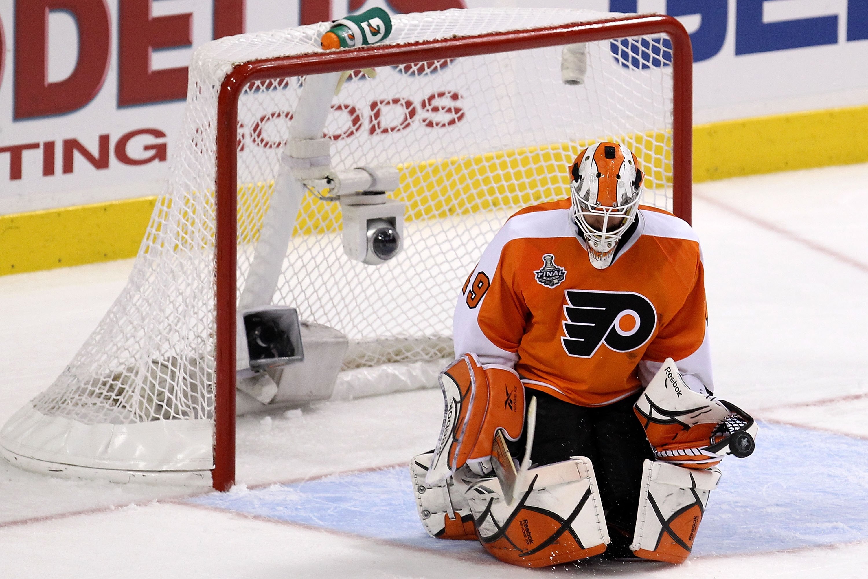 PHILADELPHIA - JUNE 04:  Michael Leighton #49 of the Philadelphia Flyers minds the net in Game Four of the 2010 NHL Stanley Cup Final against the Chicago Blackhawks at Wachovia Center on June 4, 2010 in Philadelphia, Pennsylvania.  (Photo by Al Bello/Gett