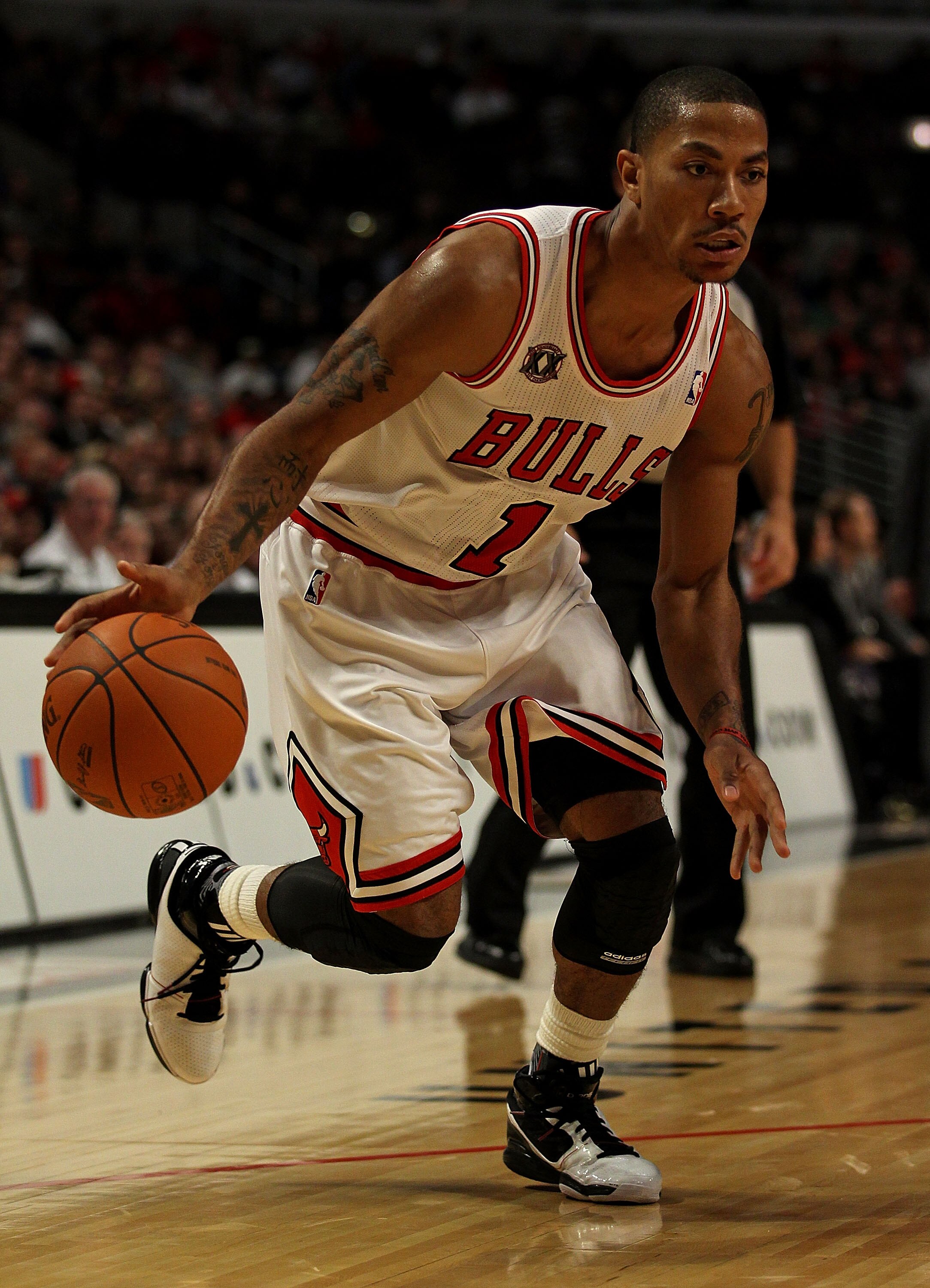 CHICAGO - NOVEMBER 01: Derrick Rose #1 of the Chicago Bulls moves up the court against the Portland Trail Blazers at the United Center on November 1, 2010 in Chicago, Illinois. The Bulls defeated the Trail Blazers 110-98. NOTE TO USER: User expressly ackn