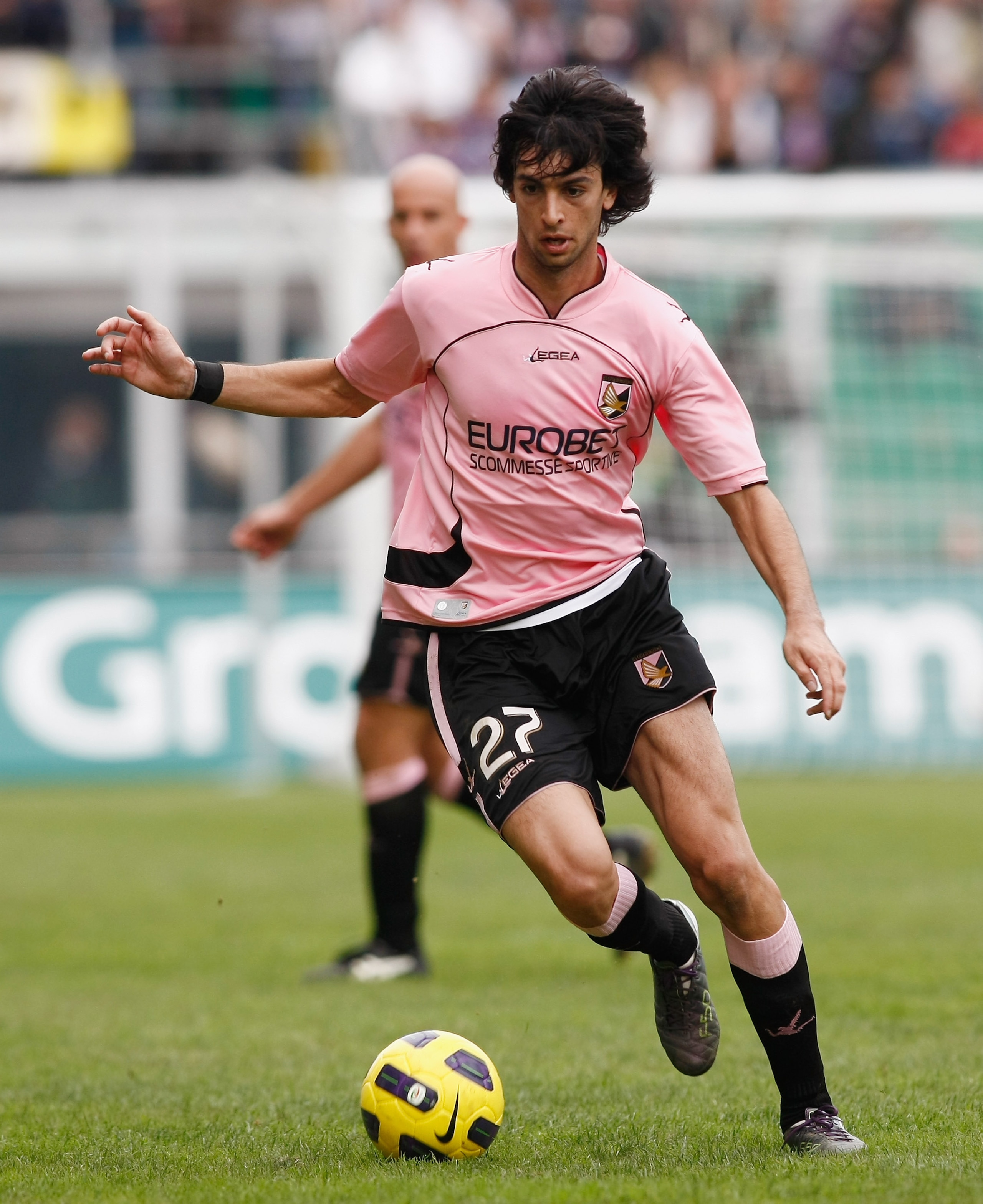 PALERMO, ITALY - OCTOBER 31:  Javier Pastore of Palermo runs with the ball during the Serie A match Palermo and Lazio at Stadio Renzo Barbera on October 31, 2010 in Palermo, Italy.  (Photo by Maurizio Lagana/Getty Images)