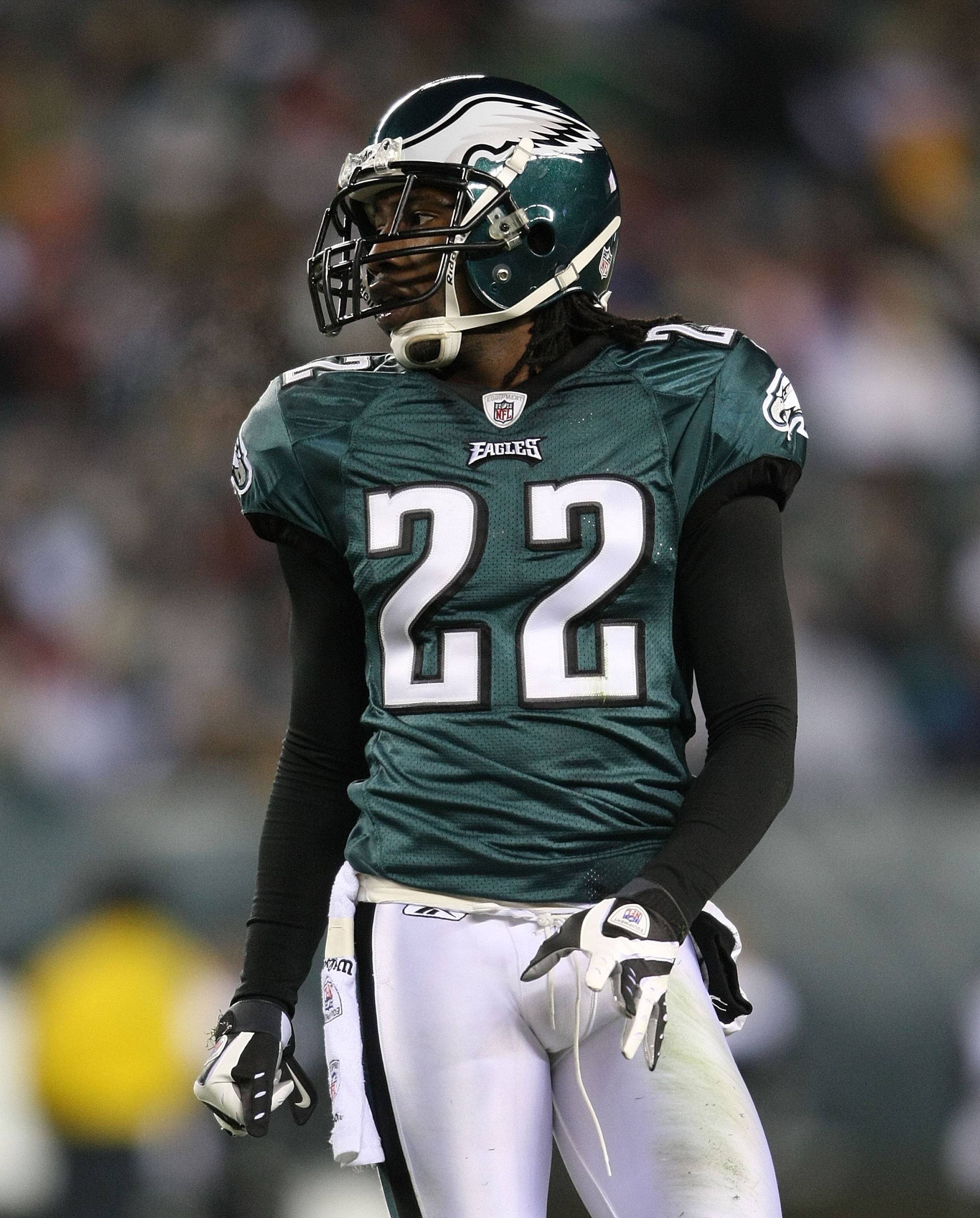 PHILADELPHIA - DECEMBER 20:  Asante Samuel #22 of the Philadelphia Eagles Eagles lines up against the San Francisco 49ers at Lincoln Financial Field on December 20, 2009 in Philadelphia, Pennsylvania.  (Photo by Nick Laham/Getty Images)