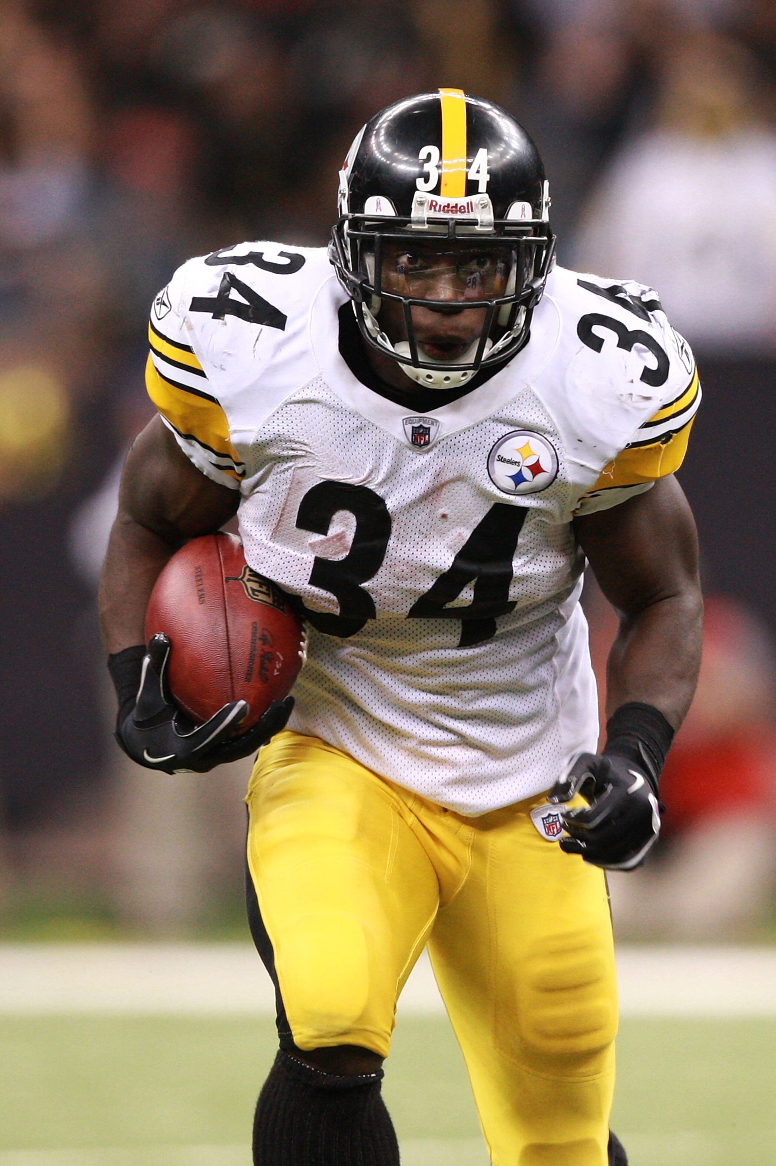 NEW ORLEANS - OCTOBER 31: Rashard Mendenhall #34 of the Pittsburgh Steelers runs with the football during the game against the New Orleans Saints at Louisiana Superdome on October 31, 2010 in New Orleans, Louisiana. The Saints won 20-10 over the Steeler NEW ORLEANS - OCTOBER 31: Rashard Mendenhall #34 of the Pittsburgh Steelers runs with the football during the game against the New Orleans Saints at Louisiana Superdome on October 31, 2010 in New Orleans, Louisiana. The Saints won 20-10 over the Steeler
