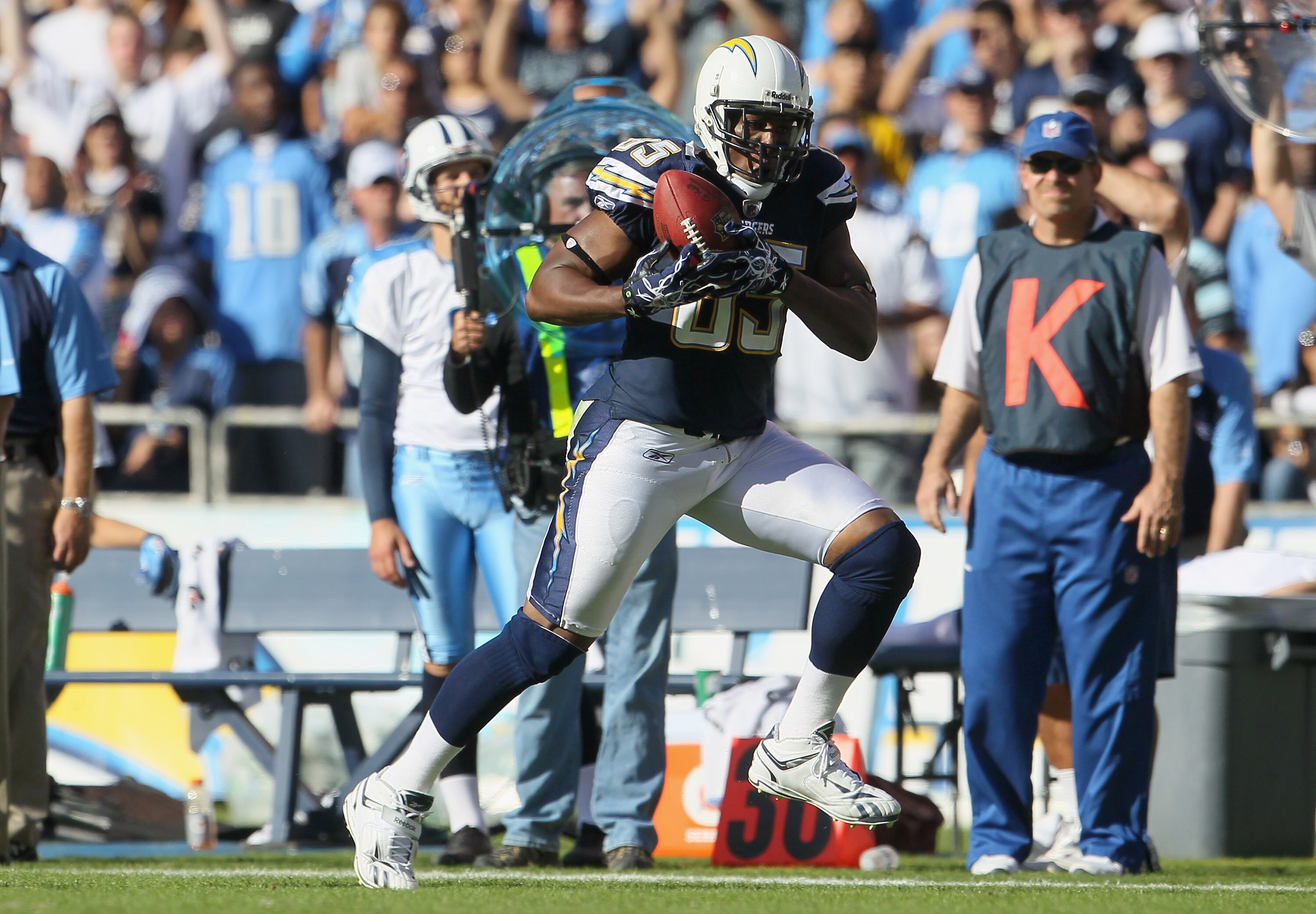 SAN DIEGO - OCTOBER 31:  Tight end Antonio Gates #85 of the San Diego Chargers catches a pass for a touchdown against the Tennessee Titans in the third quarter at Qualcomm Stadium on October 31, 2010 in San Diego, California. The Chargers defeated the Tit