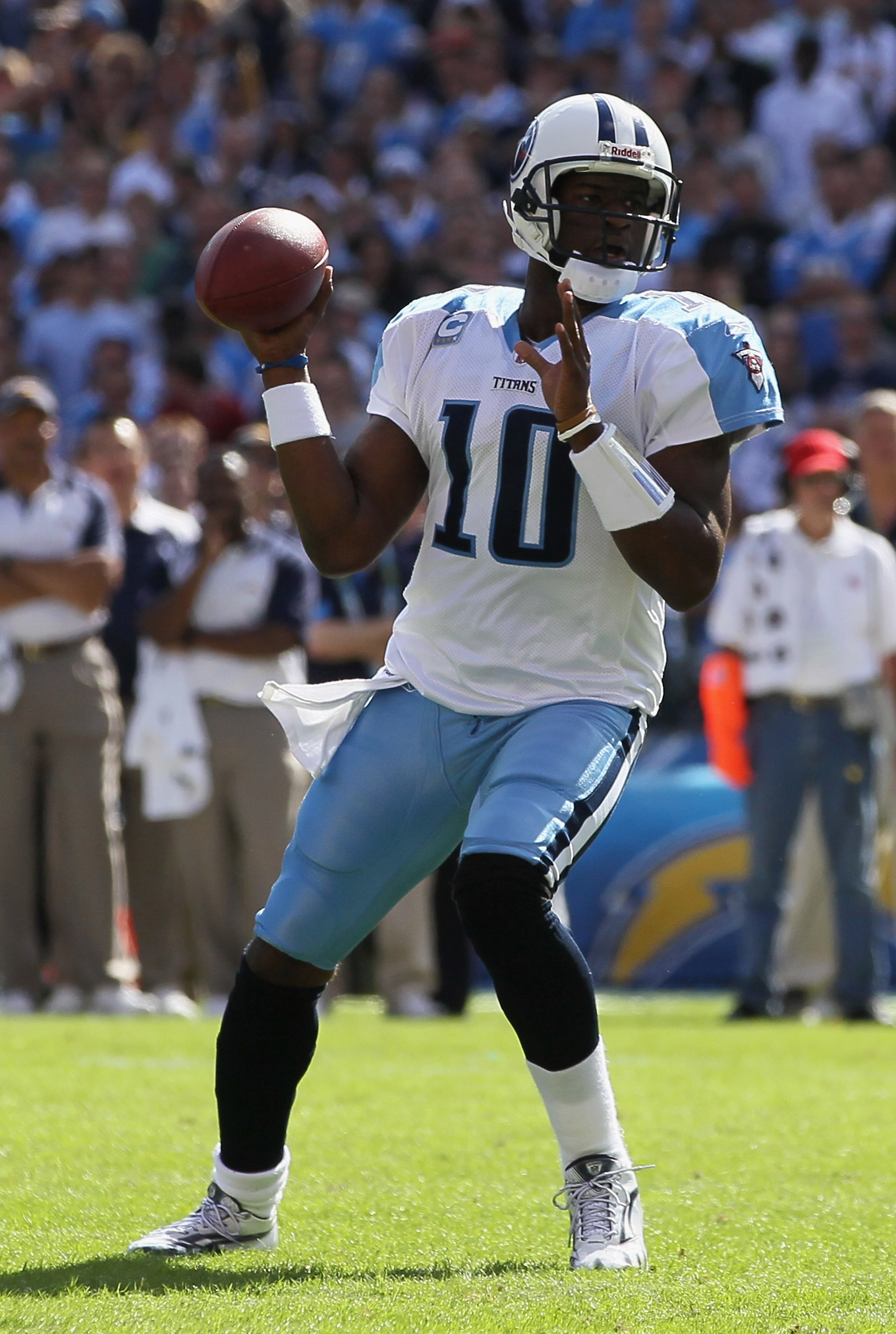 SAN DIEGO - OCTOBER 31: Quarterback Vince Young #10 of the Tennessee Titans drops back to pass against the San Diego Chargers in the second quarter at Qualcomm Stadium on October 31, 2010 in San Diego, California. The Chargers defeated the Titans 33-25. SAN DIEGO - OCTOBER 31: Quarterback Vince Young #10 of the Tennessee Titans drops back to pass against the San Diego Chargers in the second quarter at Qualcomm Stadium on October 31, 2010 in San Diego, California. The Chargers defeated the Titans 33-25.