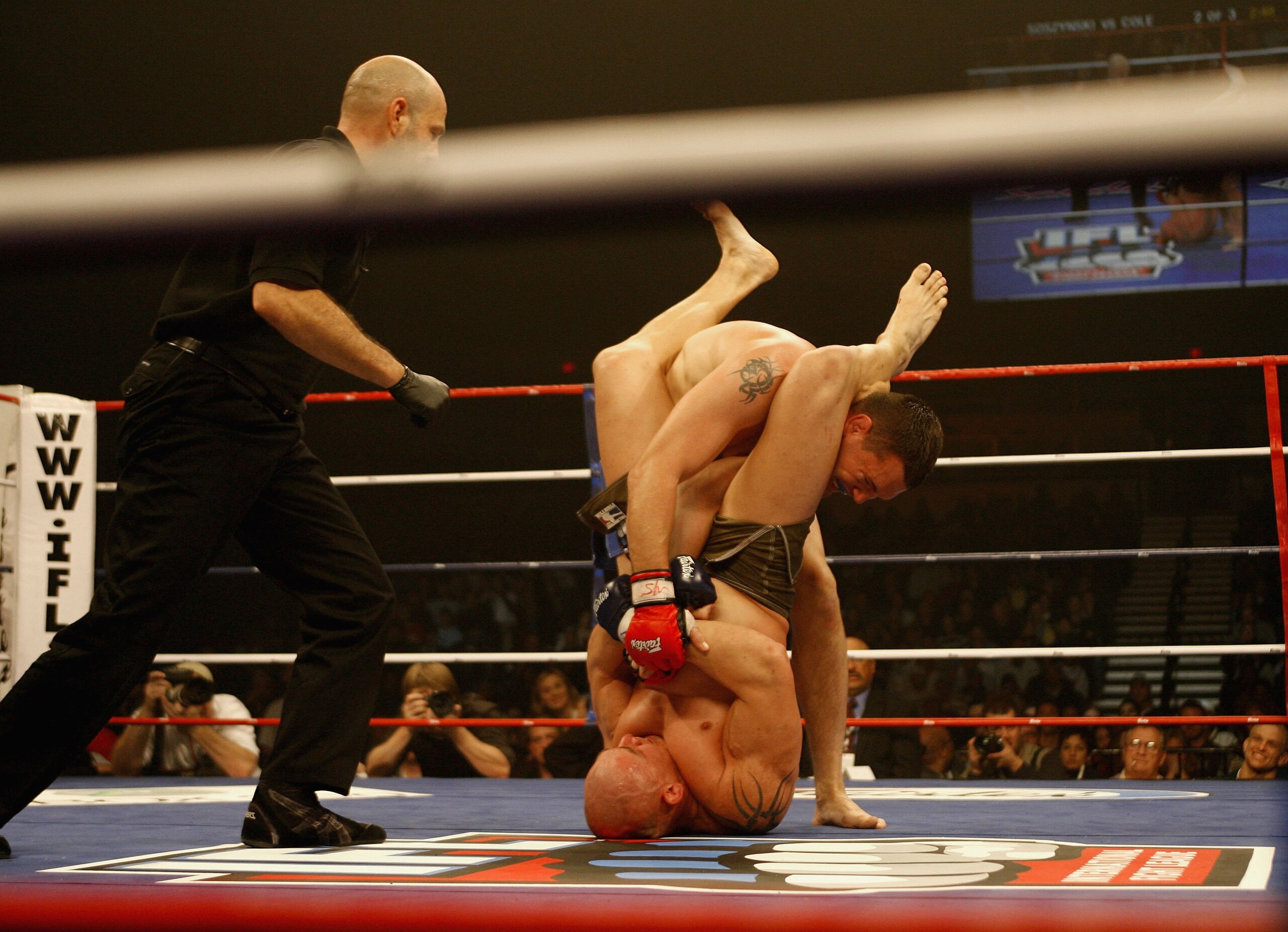 PORTLAND OR - NOVEMBER 2: Krzysztof Soszynski of the Anacondas fights Devin Cole of the Wolfpack at the IFL World Team Semi-Final Championship at Memorial Coliseum  on November 2, 2006 in Portland, Oregon. (Photo by Tom Hauck/Getty Images for IFL)