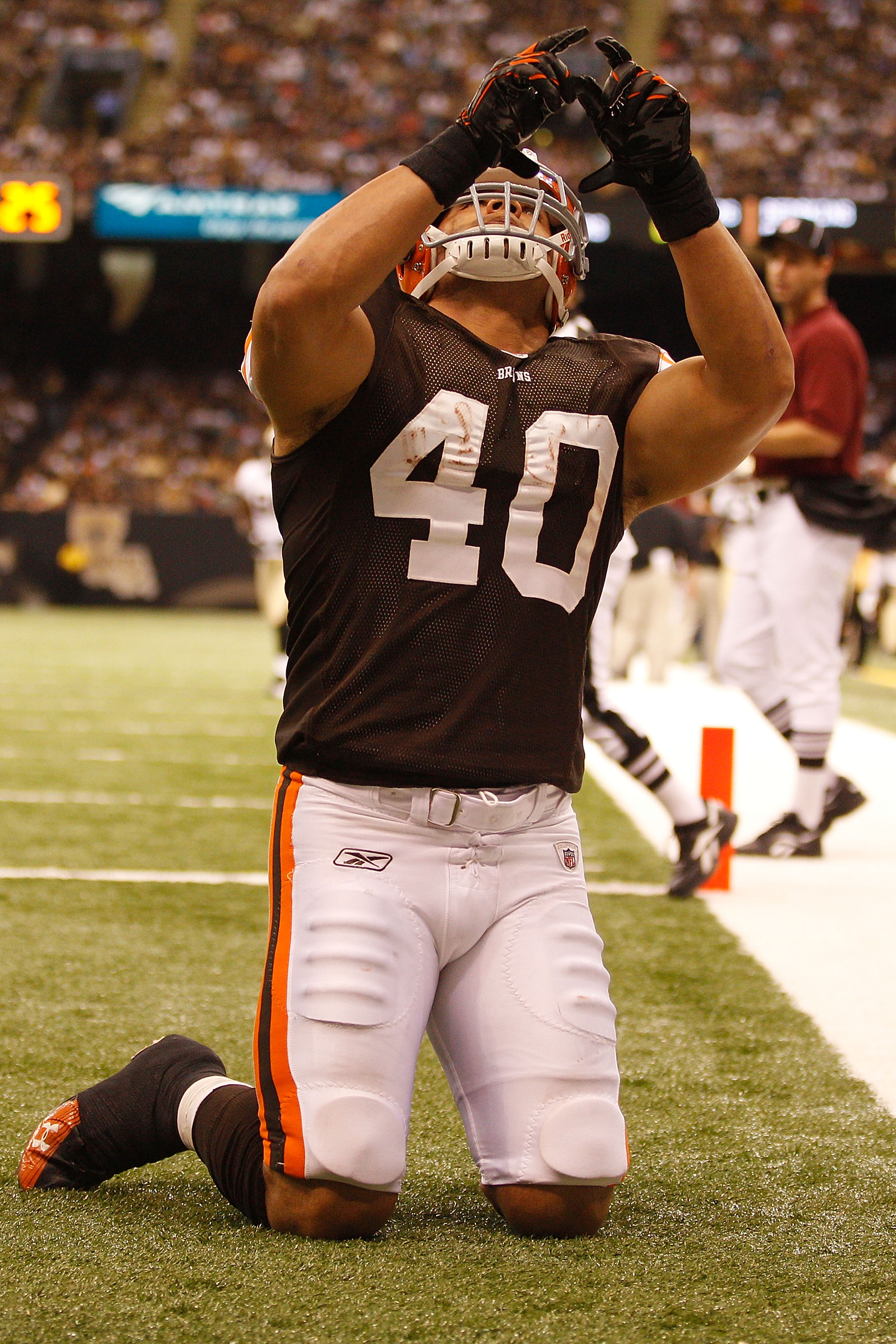 NEW ORLEANS - OCTOBER 24:  Peyton Hillis #40 of the Cleveland Browns celebrates after scoring a touchdown against the New Orleans Saints at the Louisiana Superdome on October 24, 2010 in New Orleans, Louisiana.  (Photo by Chris Graythen/Getty Images)