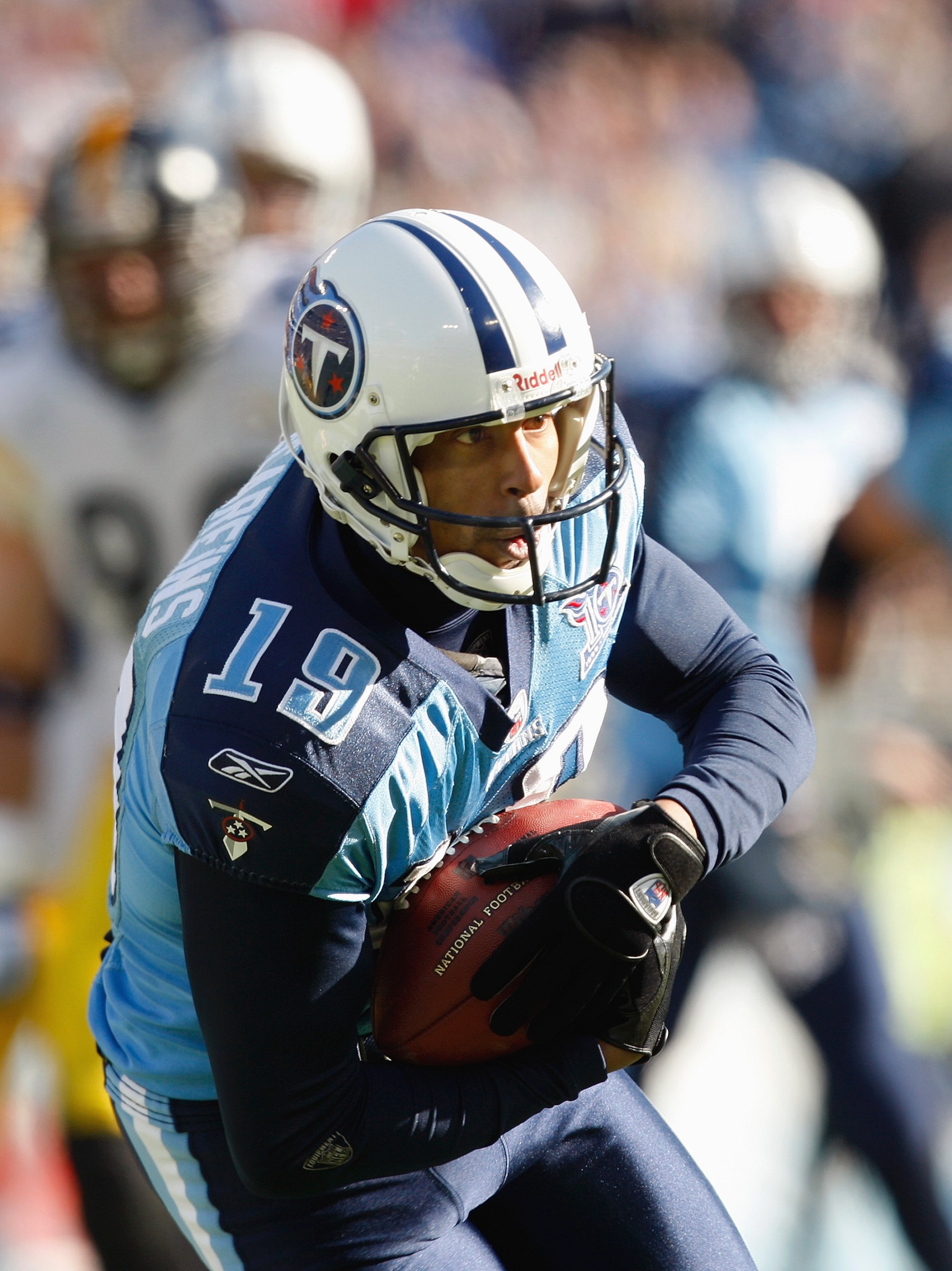 NASHVILLE,TN - DECEMBER 21: Justin McCareins #19 of the Tennessee Titans carries the ball during the game against the Pittsburgh Steelers on December 21, 2008 at LP Field in Nashville, Tennessee. (Photo by: Streeter Lecka/Getty Images) NASHVILLE,TN - DECEMBER 21: Justin McCareins #19 of the Tennessee Titans carries the ball during the game against the Pittsburgh Steelers on December 21, 2008 at LP Field in Nashville, Tennessee. (Photo by: Streeter Lecka/Getty Images)