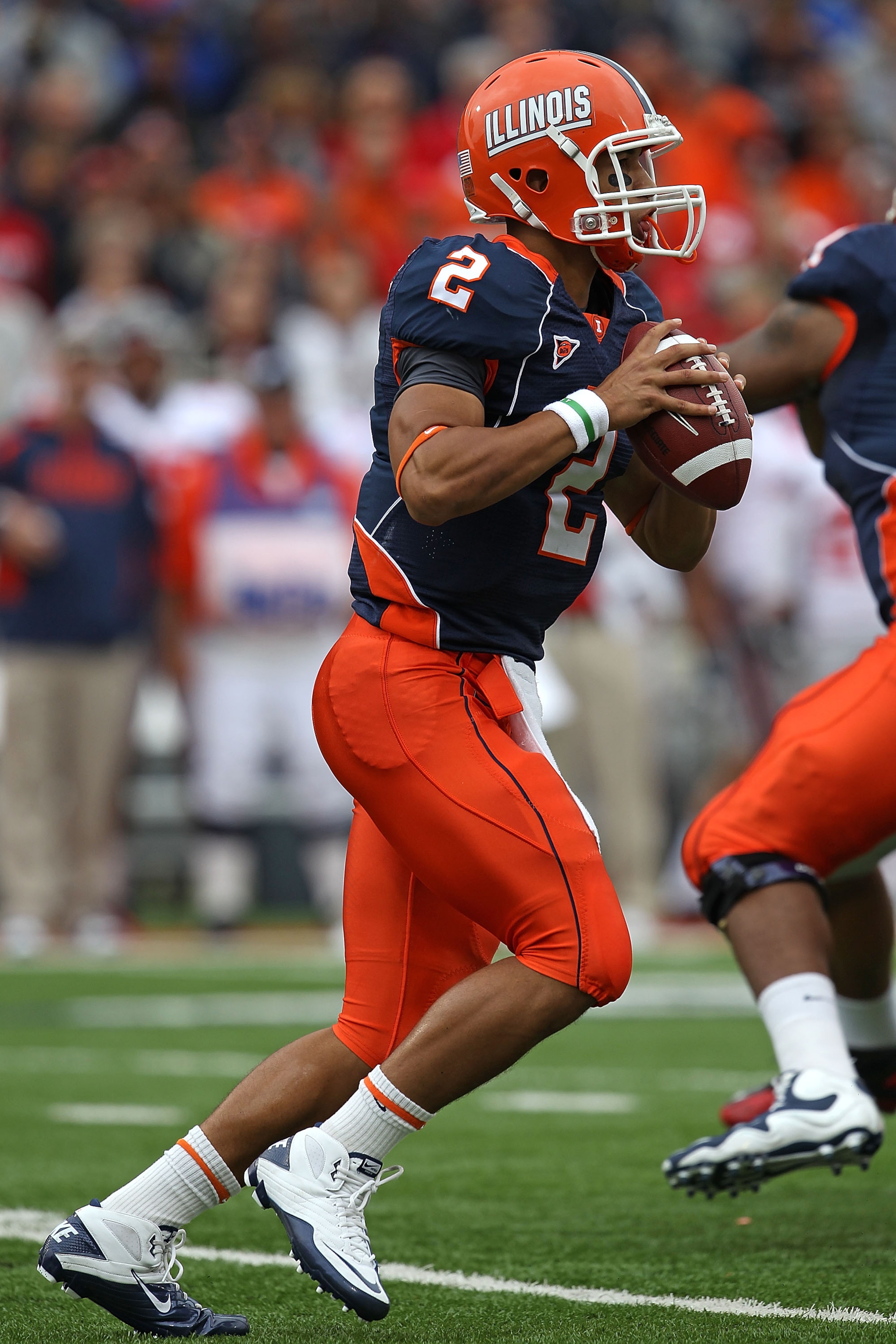 CHAMPAIGN, IL - OCTOBER 02: Nathan Scheelhaase #2 of the Illinois Fighting Illini looks for a receiver against the Ohio State Buckeyes at Memorial Stadium on October 2, 2010 in Champaign, Illinois. Ohio State defeated Illinois 24-13. (Photo by Jonathan Da