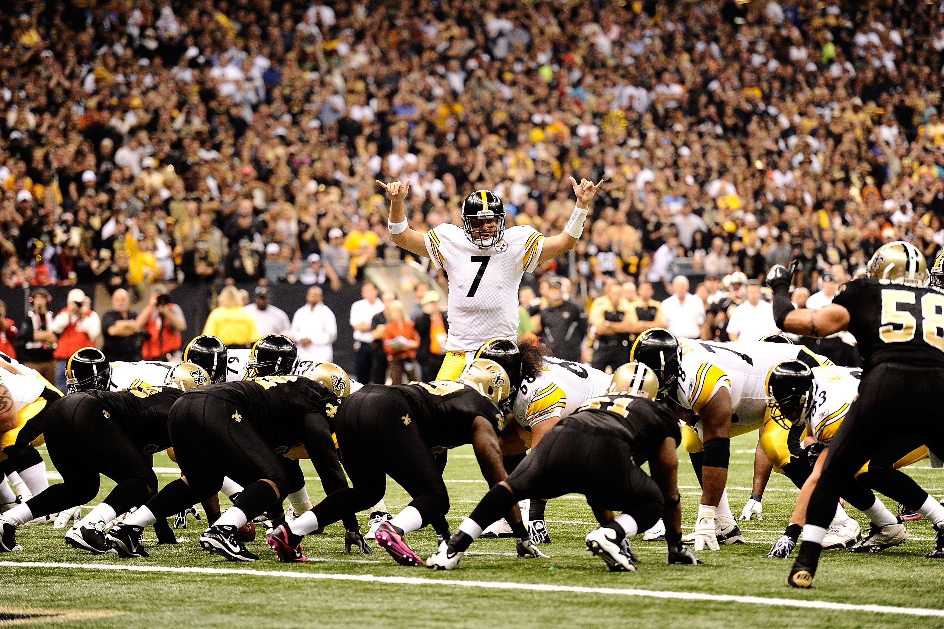 NEW ORLEANS - OCTOBER 31:  Ben Roethlisberger #7 of the Pittsburgh Steelers motions to his team during the game against the New Orleans Saints at Louisiana Superdome on October 31, 2010 in New Orleans, Louisiana.  The Saints won 20-10 over the Steelers.
