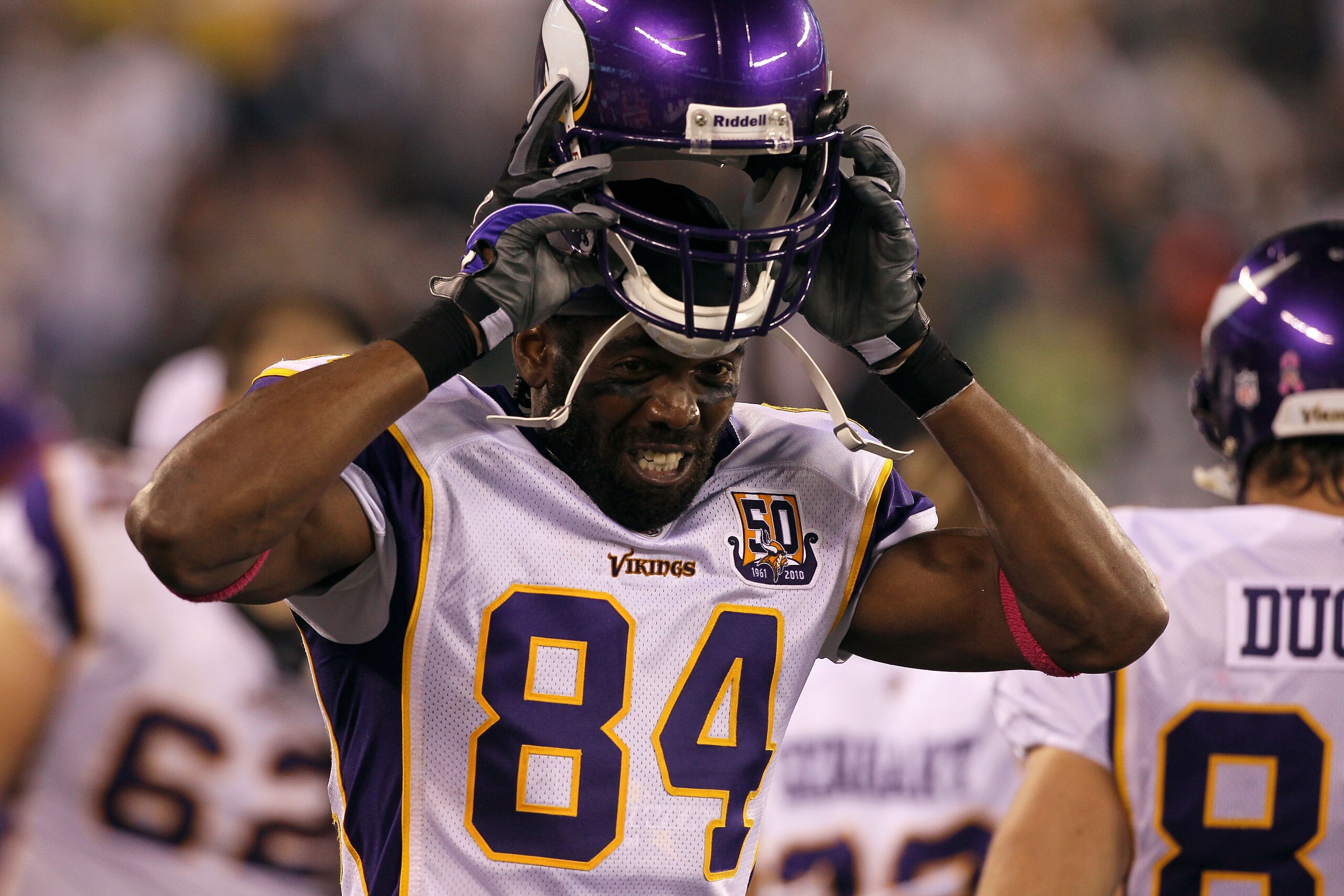 EAST RUTHERFORD, NJ - OCTOBER 11: Randy Moss #84 of the Minnesota Vikings adjusts his helmet against the New York Jets at New Meadowlands Stadium on October 11, 2010 in East Rutherford, New Jersey. The Jets won 29-20. (Photo by Jim McIsaac/Getty Images) EAST RUTHERFORD, NJ - OCTOBER 11: Randy Moss #84 of the Minnesota Vikings adjusts his helmet against the New York Jets at New Meadowlands Stadium on October 11, 2010 in East Rutherford, New Jersey. The Jets won 29-20. (Photo by Jim McIsaac/Getty Images)