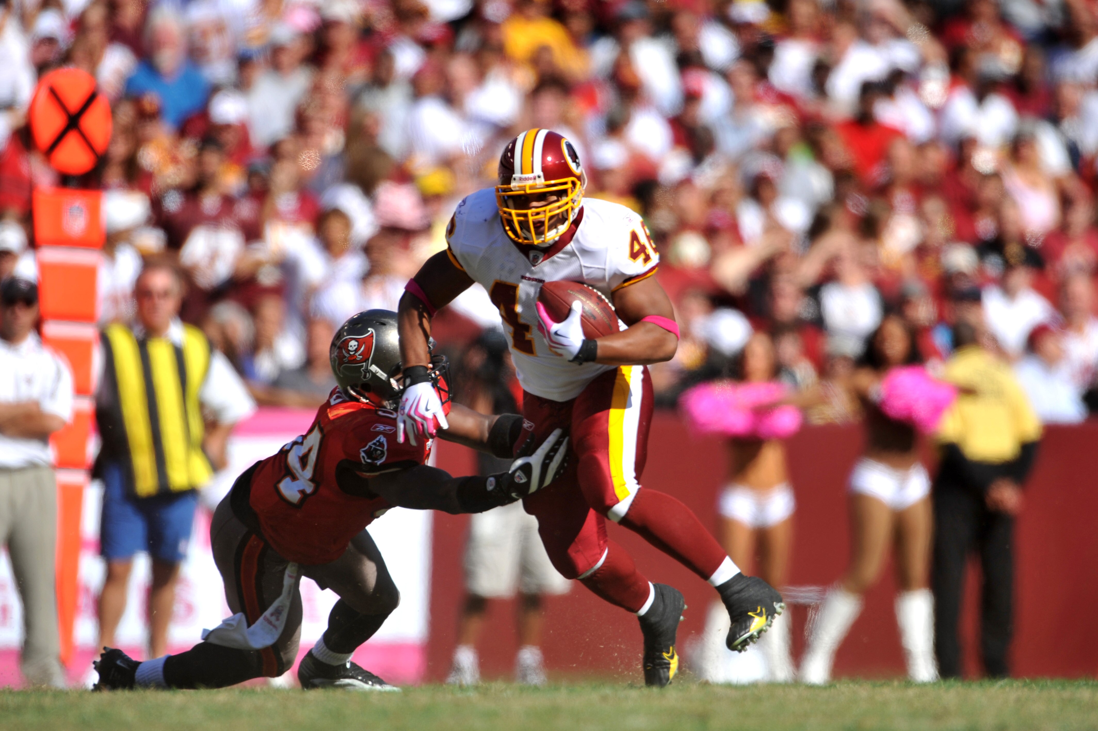LANDOVER, MD - OCTOBER 4:  Ladell Betts #46 of the Washington Redskins runs the ball against the Tampa Bay Buccaneers at FedExField on October 4, 2009 in Landover, Maryland. The Redskins defeated the Buccaneers 16-13. (Photo by Larry French/Getty Images)