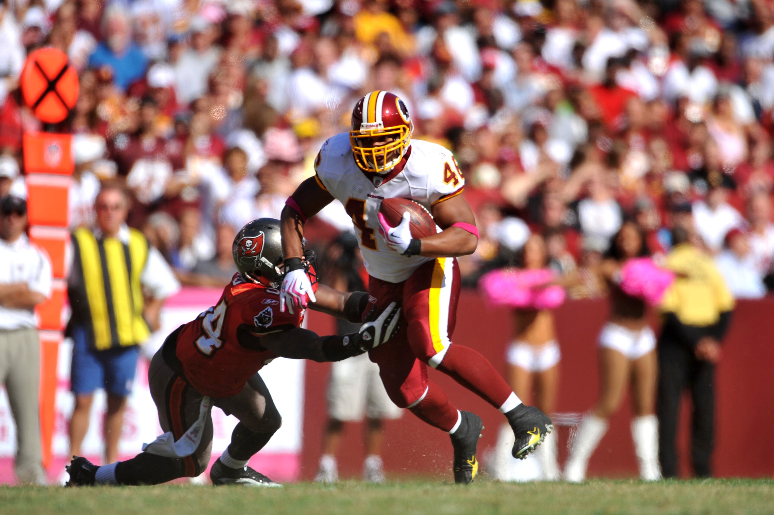 LANDOVER, MD - OCTOBER 4:  Ladell Betts #46 of the Washington Redskins runs the ball against the Tampa Bay Buccaneers at FedExField on October 4, 2009 in Landover, Maryland. The Redskins defeated the Buccaneers 16-13. (Photo by Larry French/Getty Images)