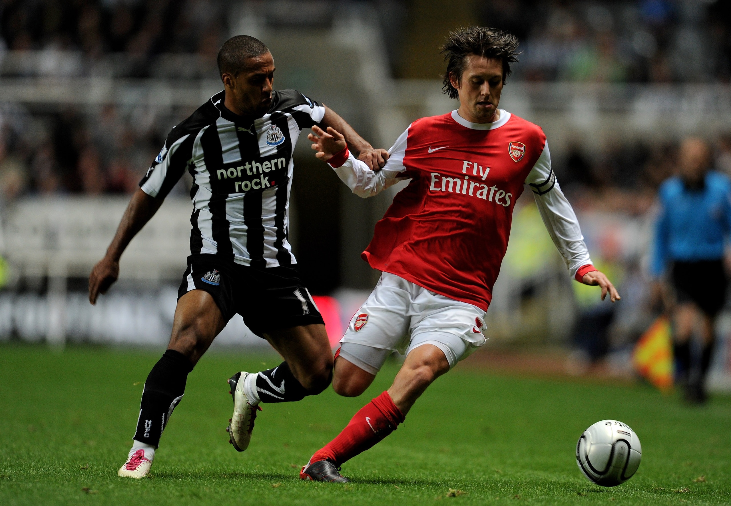 NEWCASTLE UPON TYNE, ENGLAND - OCTOBER 27:  Tomas Rosicky of Arsenal competes for the ball with Wayne Routledge of Newcastle United during the Carling Cup Fourth Round match between Newcastle United and Arsenal at St James' Park on October 27, 2010 in New