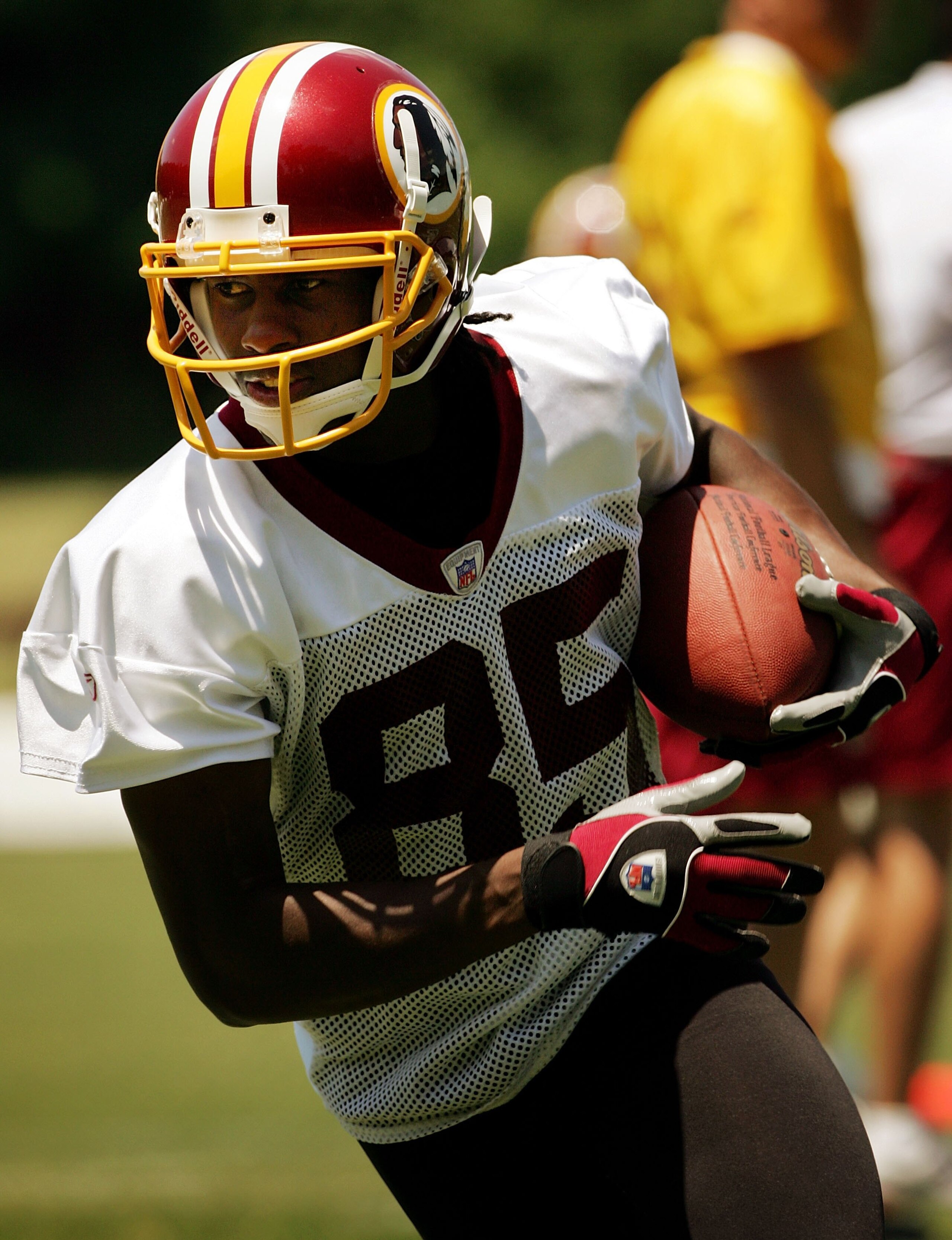 ASHBURN, VA - JUNE 16:  Newly acquired wide receiver Brandon Lloyd takes part in drills during the Washington Redskins minicamp June 16, 2006 at Redskins Park in Ashburn, VA.  (Photo by Win McNamee/Getty Images)
